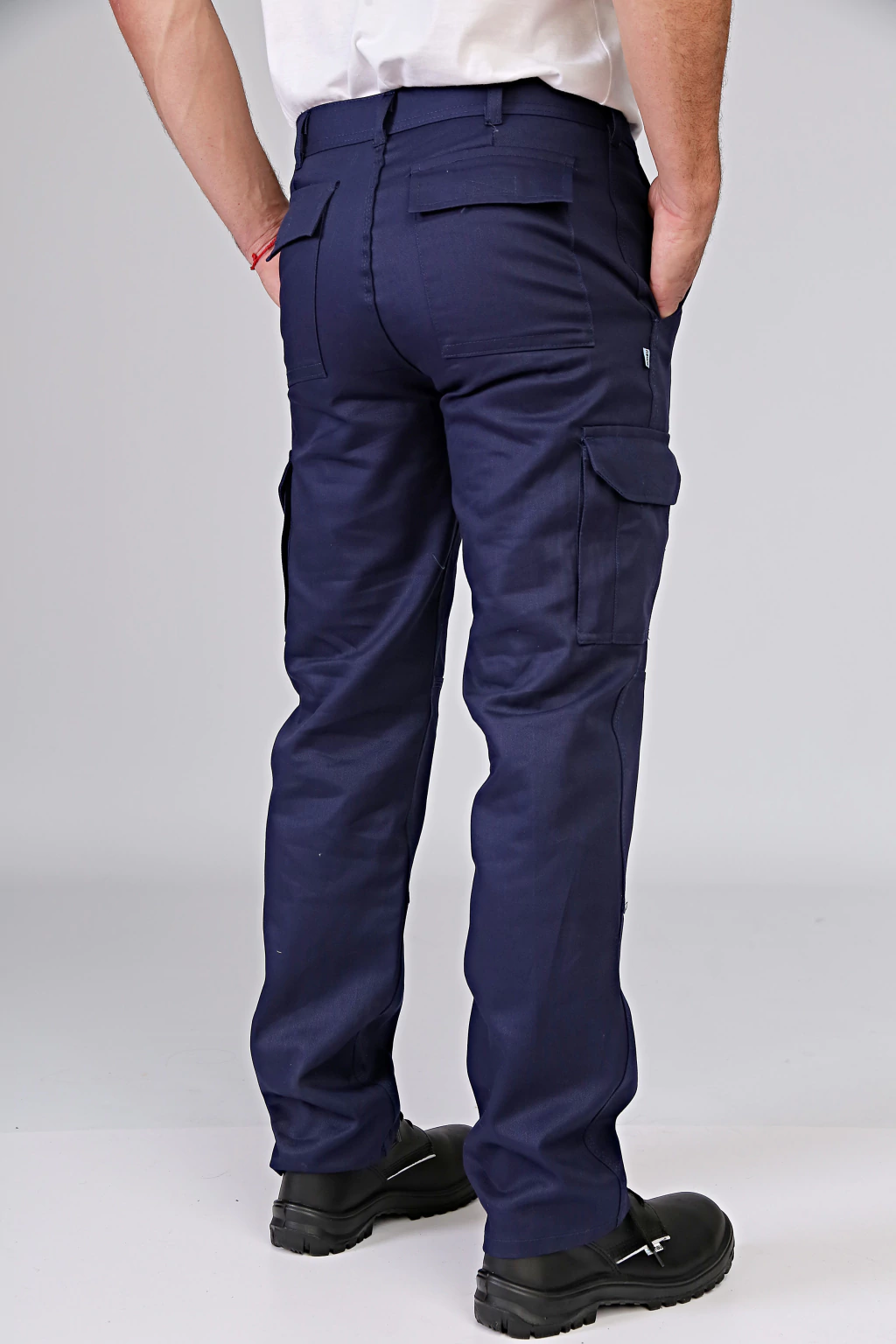 PANTALÒN CARGO CON BOLSILLO PORTA CELULAR OMBU