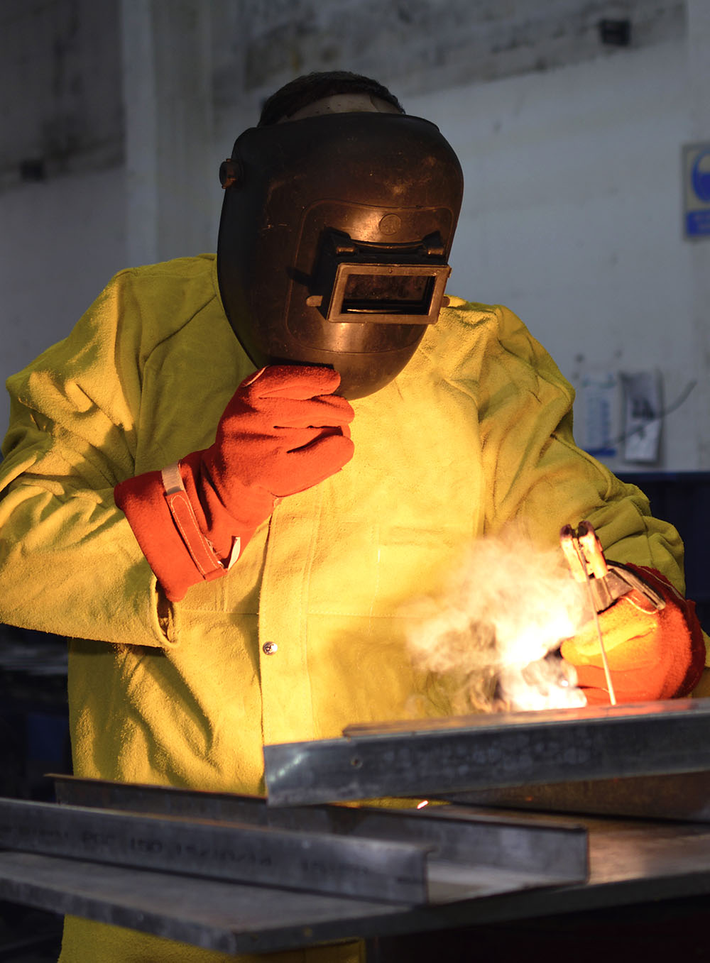 CAMPERA DESCARNE AMARILLA PARA SOLDADOR DE PASCALE