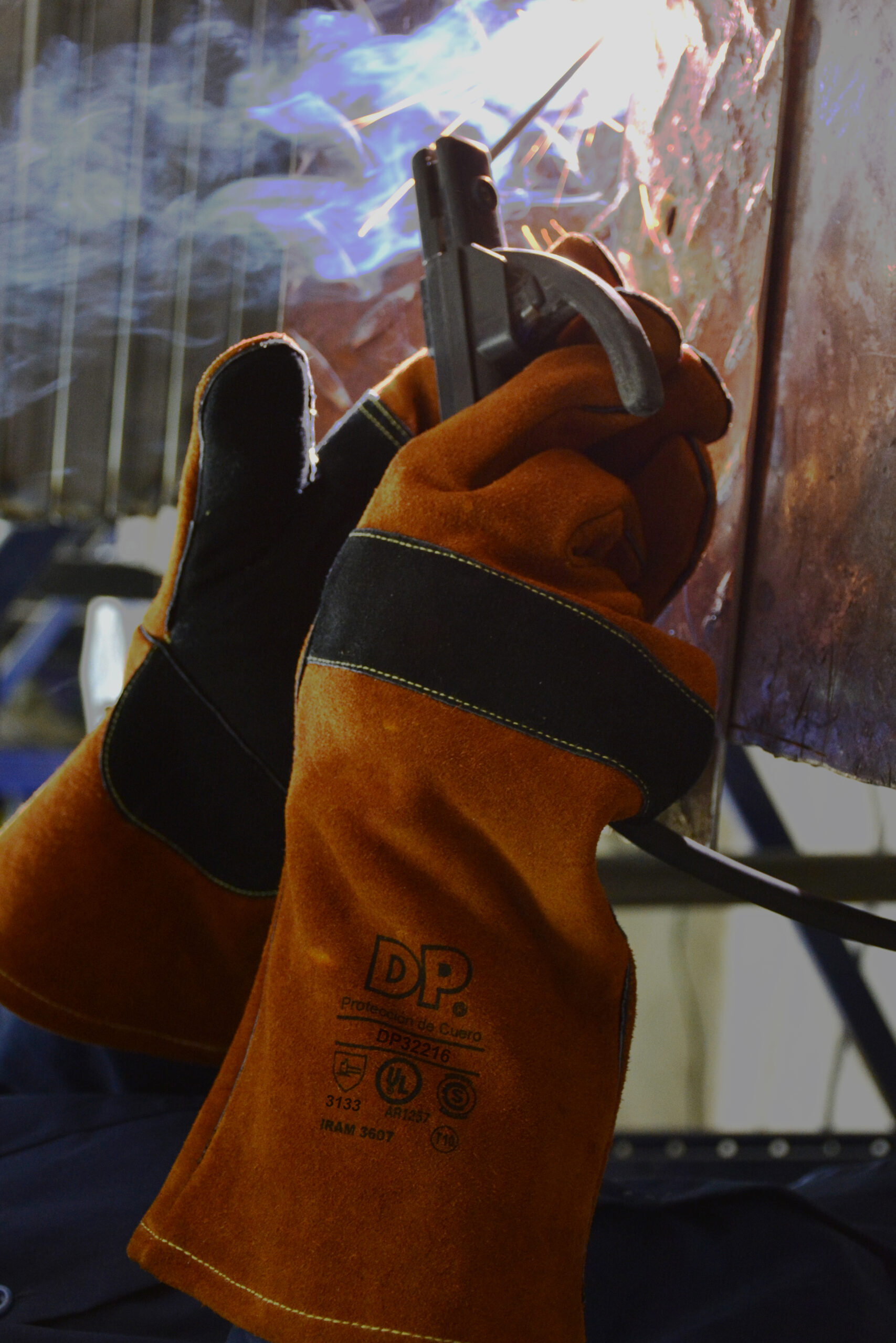 GUANTE DESCARNE NARANJA LARGO FORRADO Y COSTURA KEVLAR C/ REFUERZO CUERO DE PASCALE