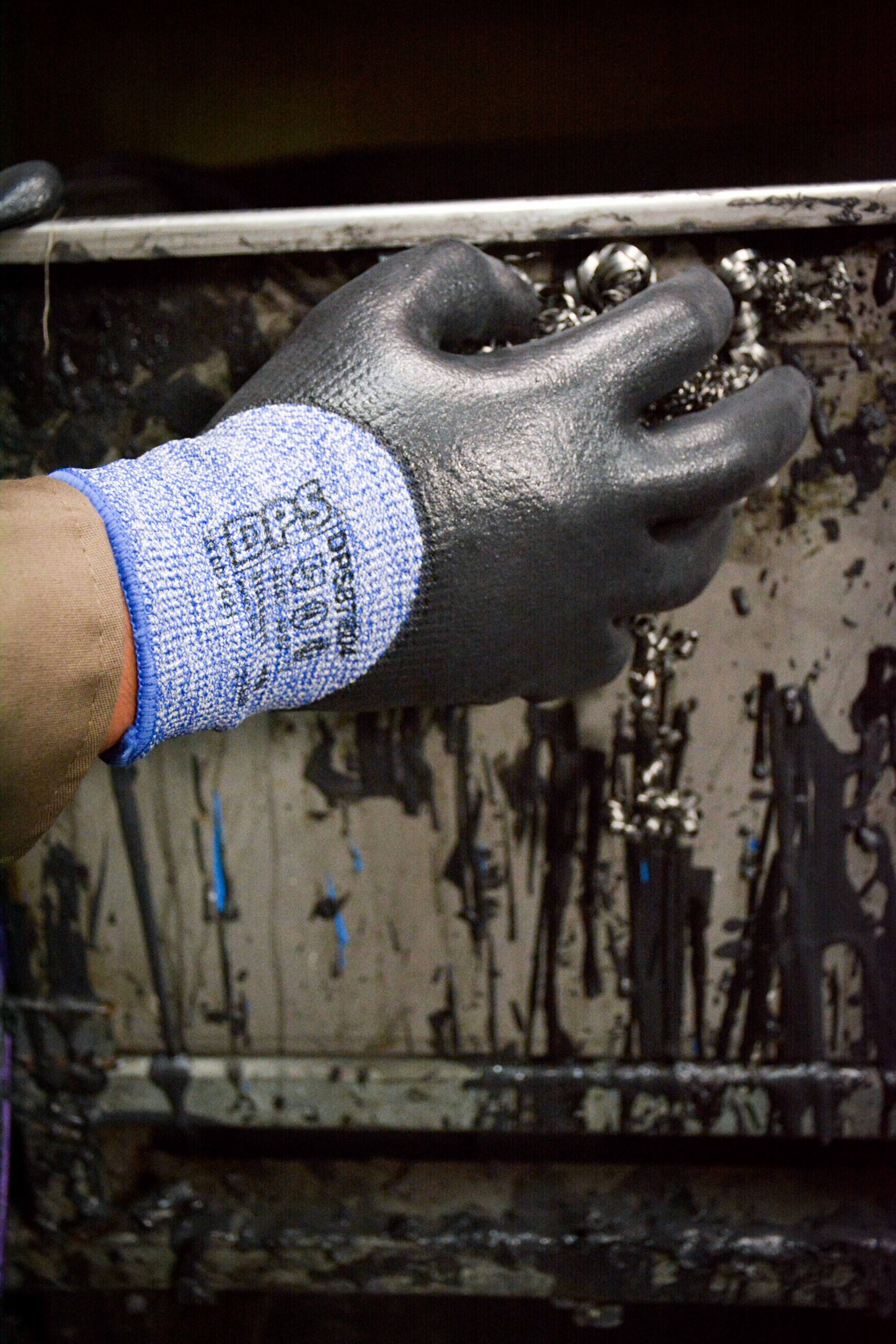 GUANTE SIN COSTURA ANTICORTE RECUBIERTO COMPLETO NITRILO ESPUMADO DE PASCALE