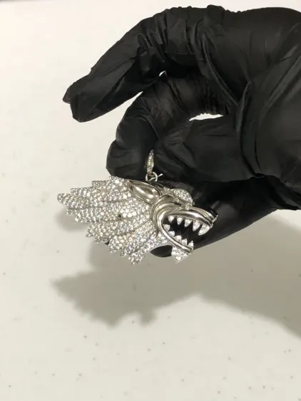 Dije  Cabeza de Leon Diamantado .925