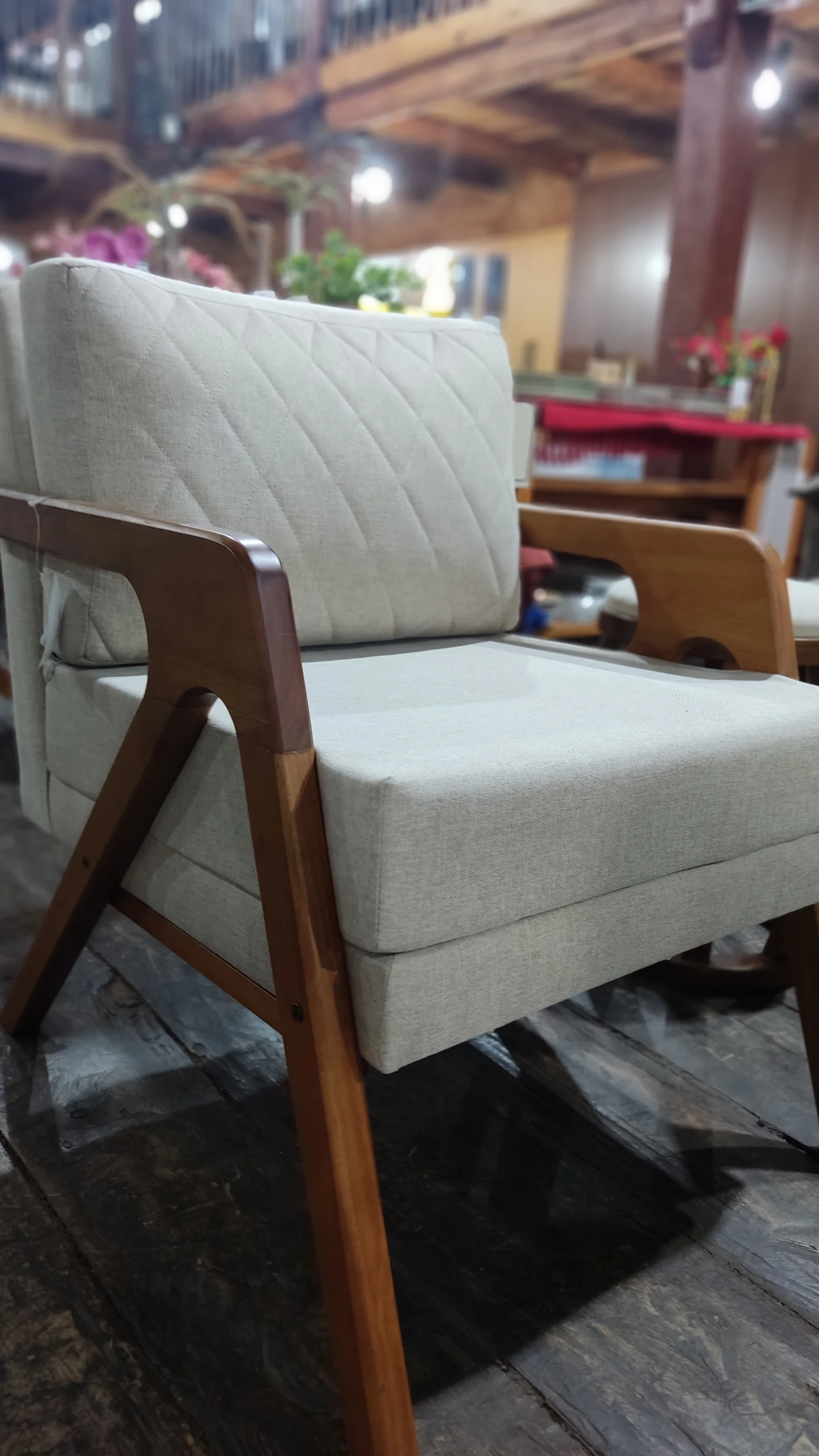 Poltrona Moderna de Madeira