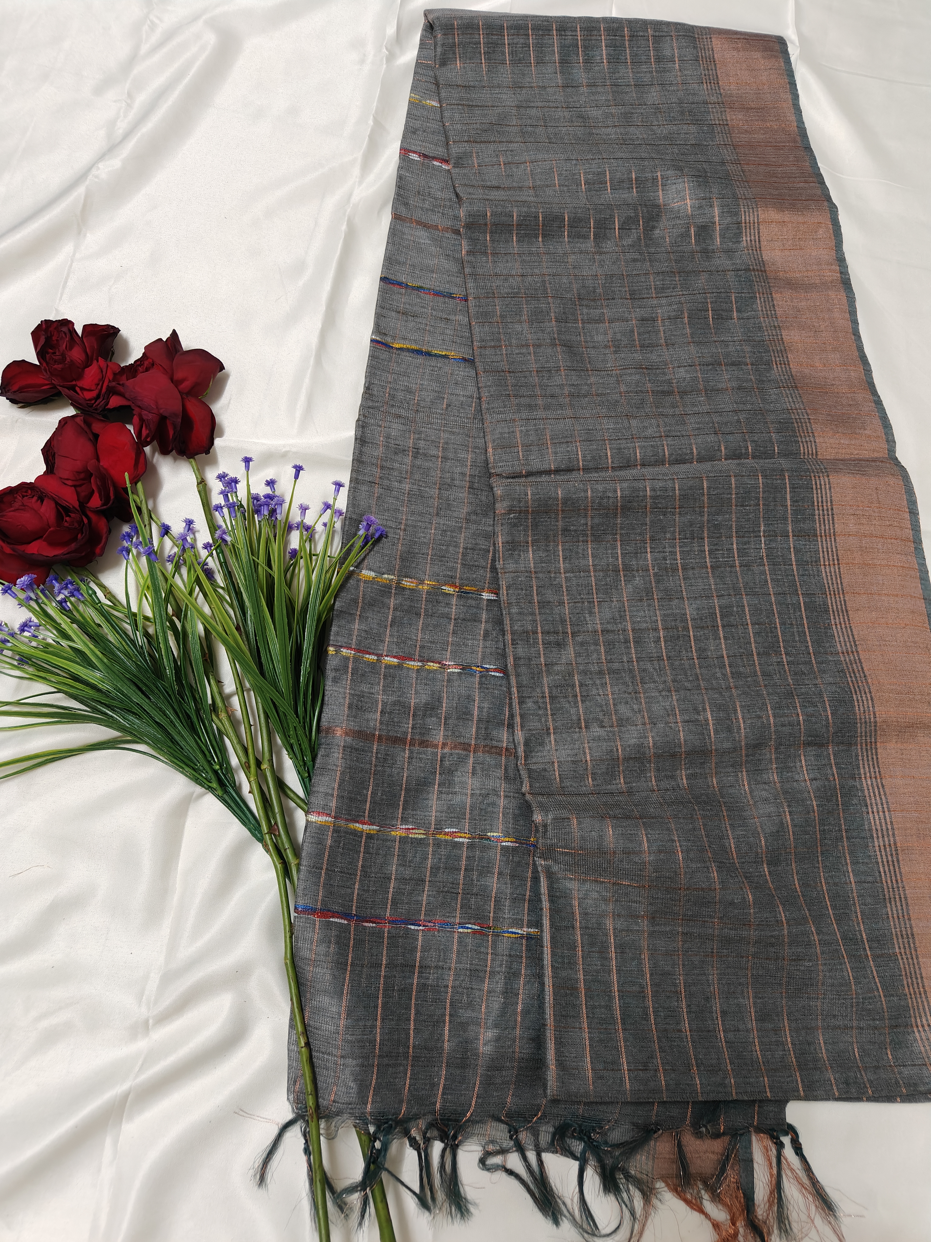 Handwoven Gray Silk Saree