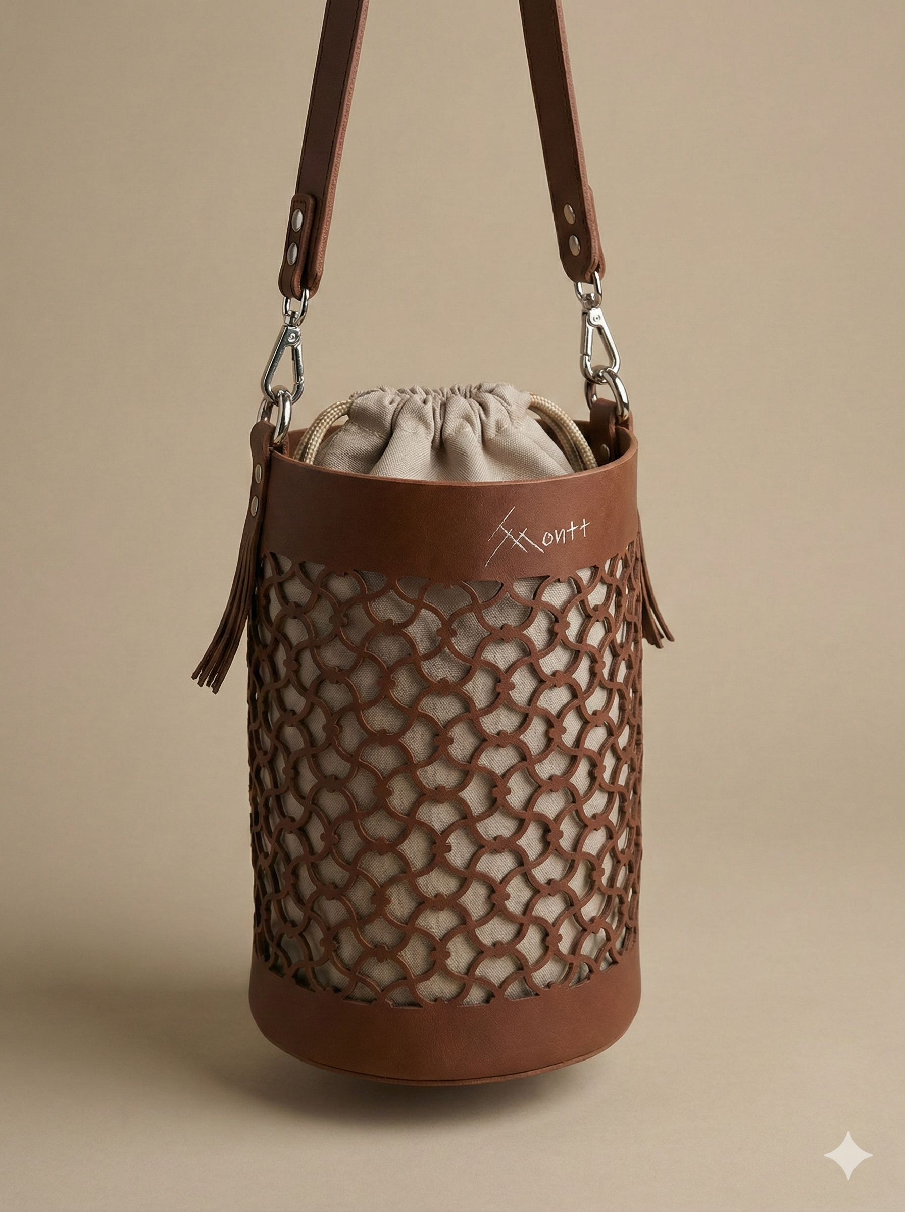 Bolso Cilindro de Piel Troquelada con Saco interior