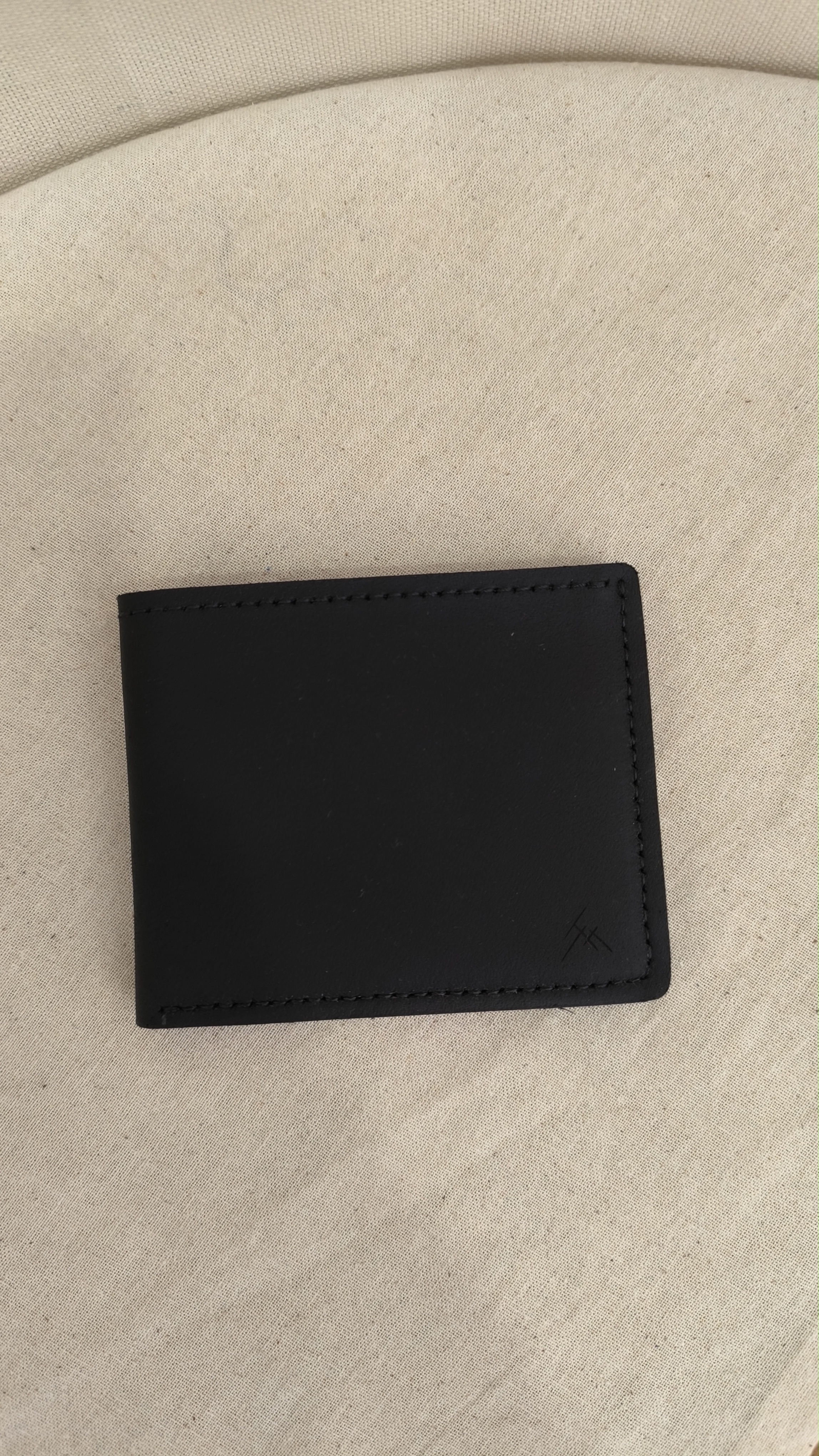 Cartera Bifold "Midnight Black": Piel Mate