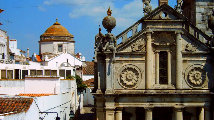 Tour through the Highlights of Évora City 