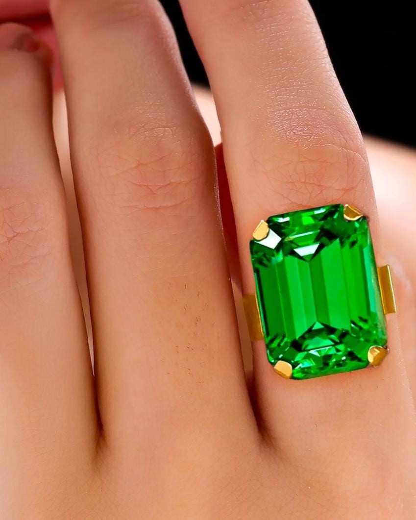 Green Rectangle Stone Ring