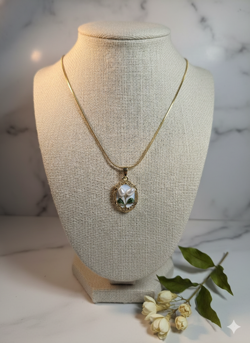 White Flower Pendant with Small Chain Gold Plated