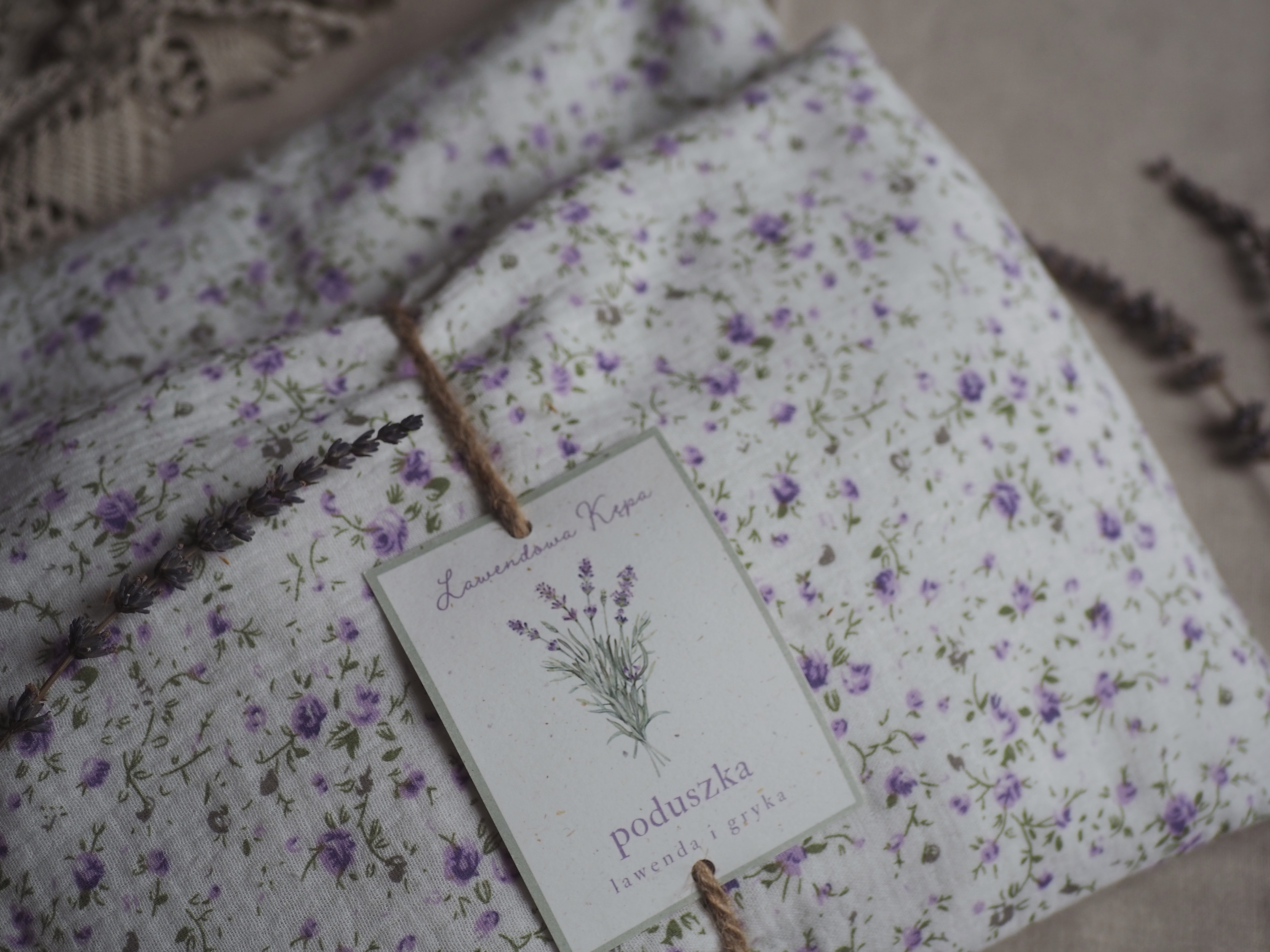 Poduszka pod głowę z lawendą i gryką (w kwiaty)