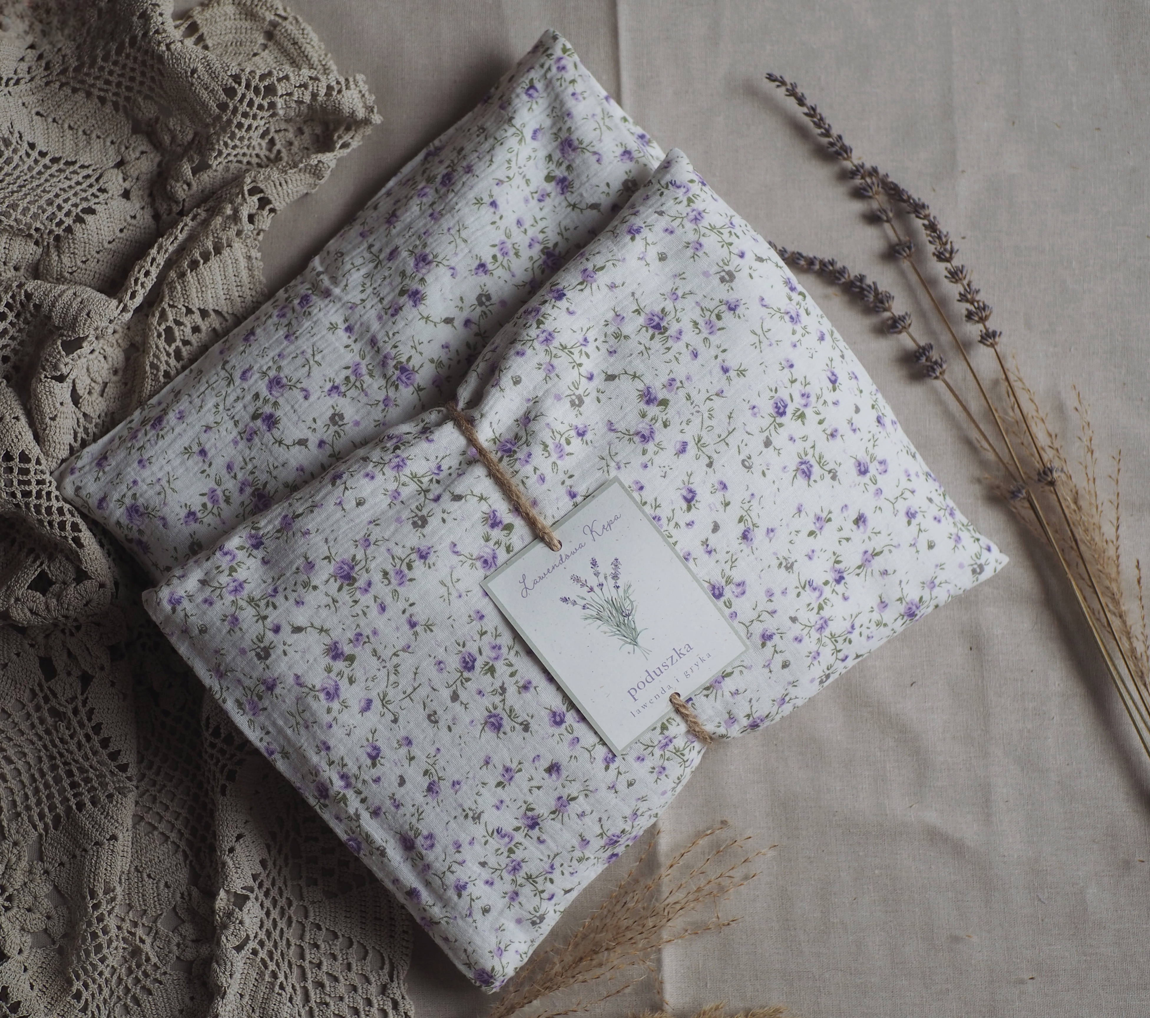 Poduszka pod głowę z lawendą i gryką (w kwiaty)