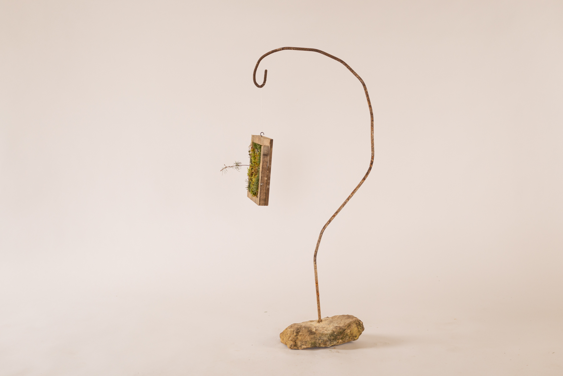 Sculpture mobile végétale "Stono musko fero"