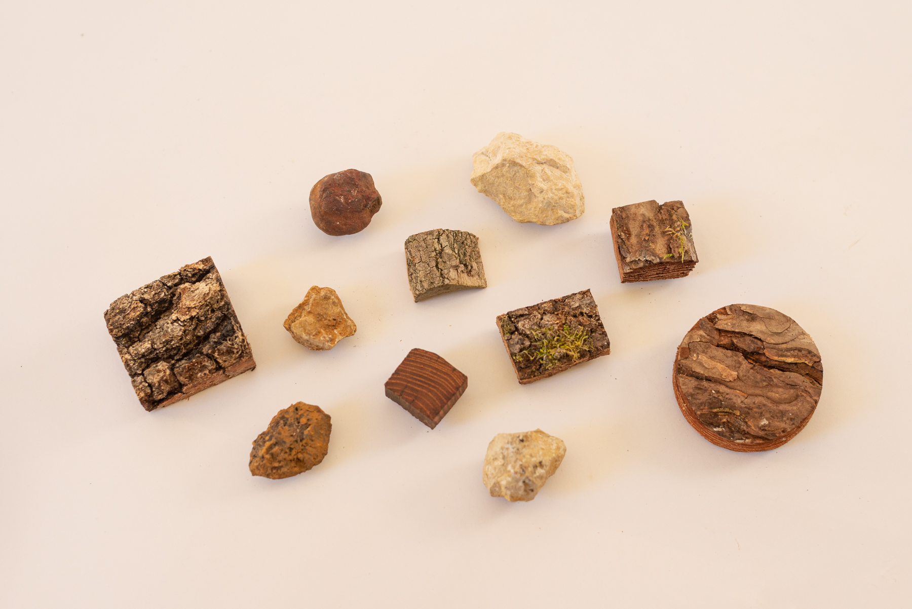 Magnets "ŝtonoj kaj ŝeloj"