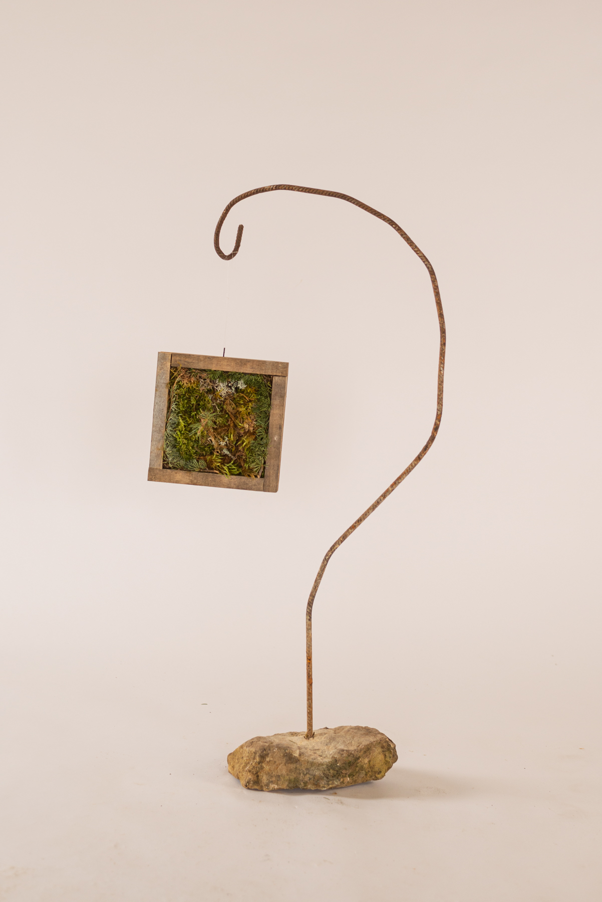 Sculpture mobile végétale "Stono musko fero"