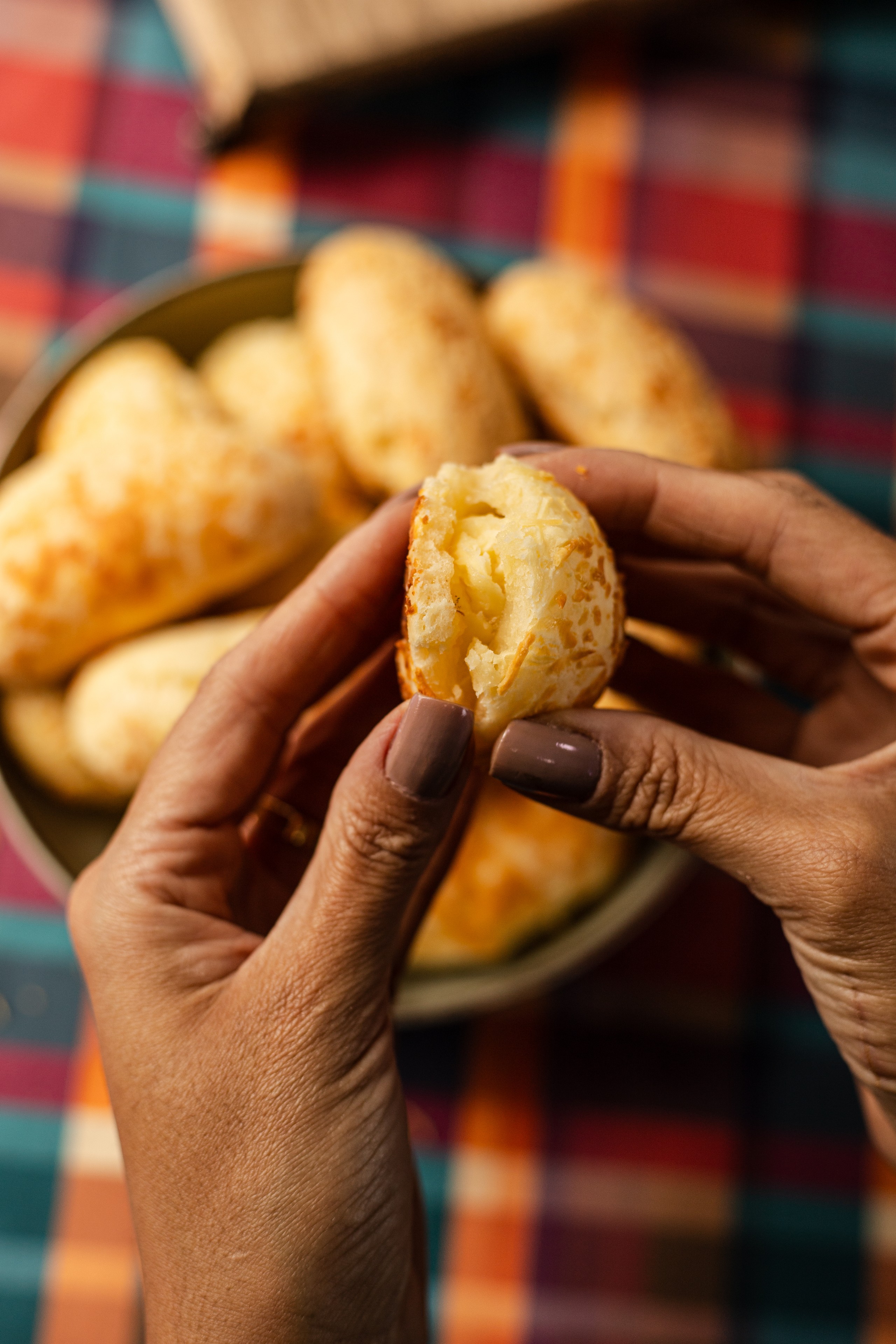 PÃO DE QUEIJO RECHEADO COM REQUEIJÃO