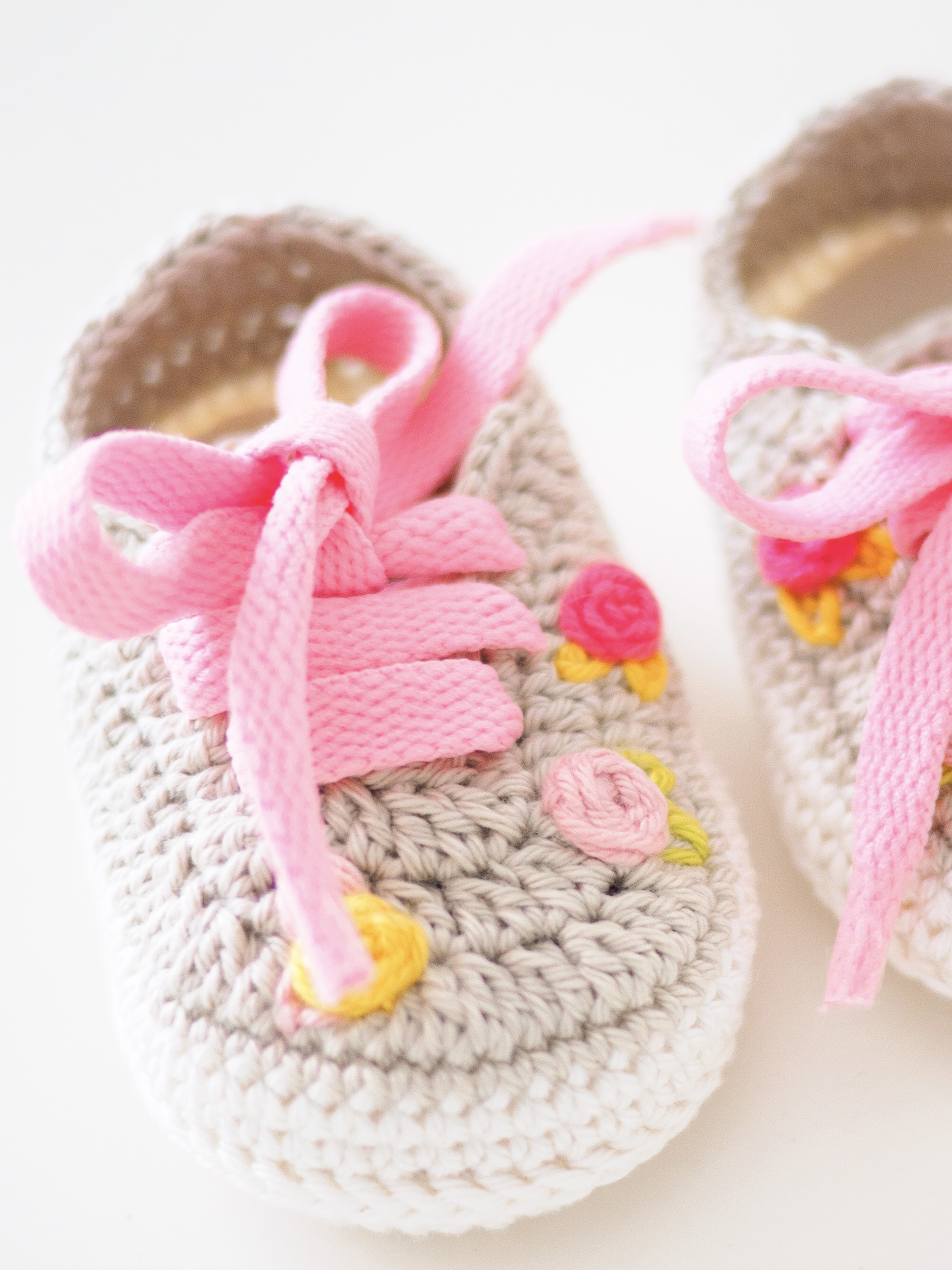 Zapatillas crochet bordadas - Bebés 0 - 3 meses
