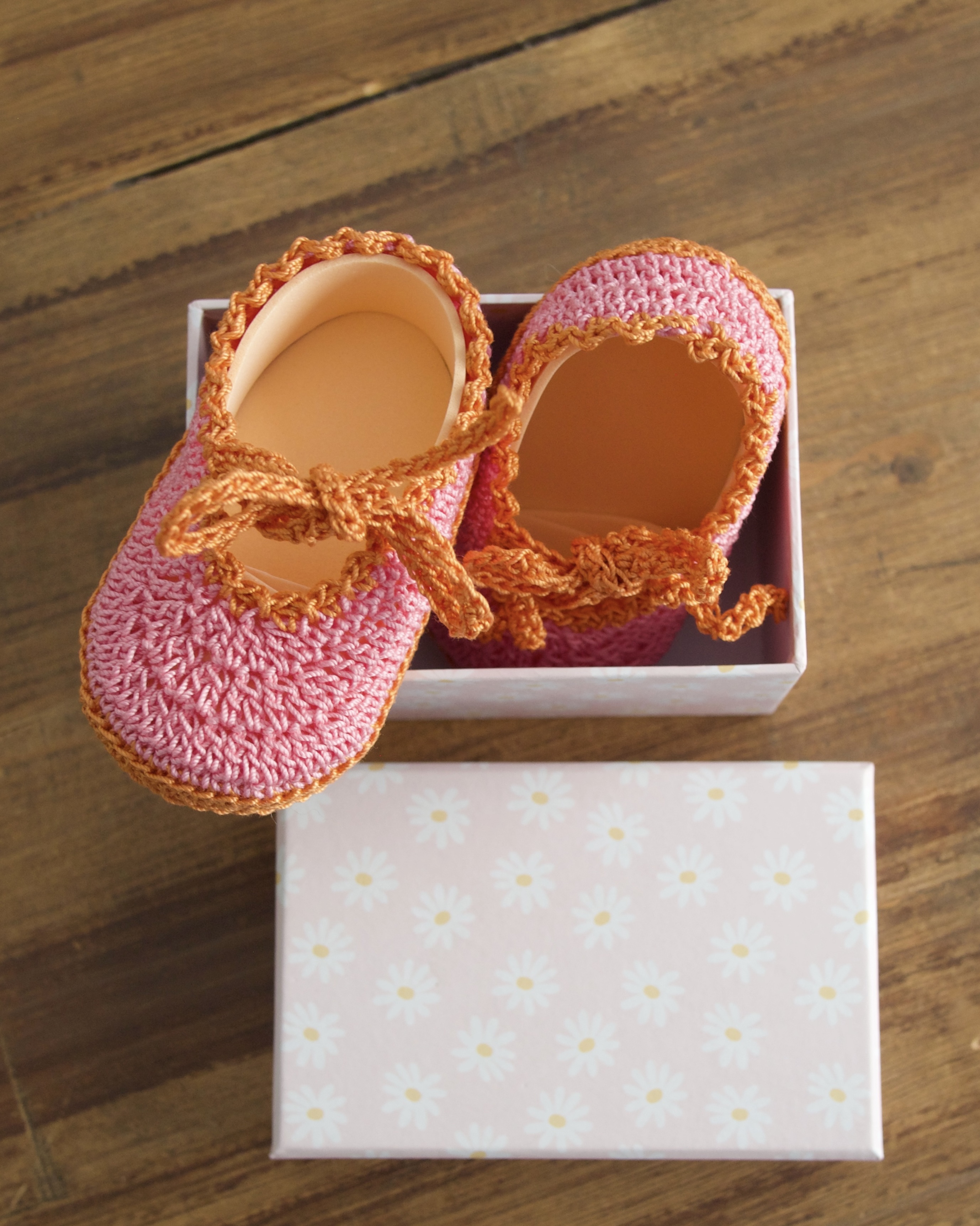 Zapatillas básicas crochet con lazada - Bebés 0 - 3 meses