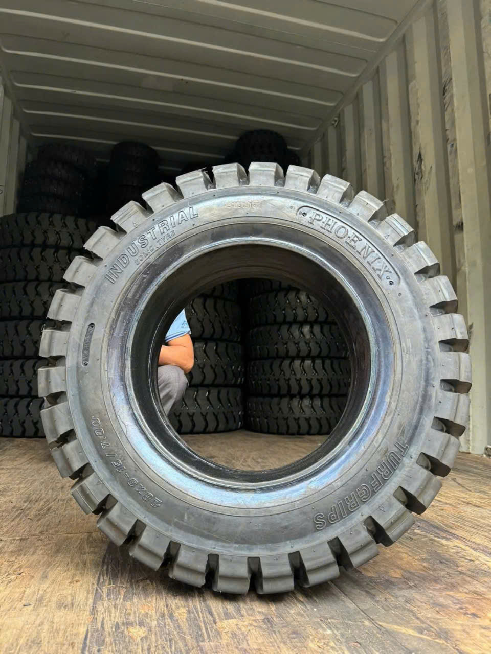 Lốp đặc xe nâng 23x9-15 Phoenix Thái Lan