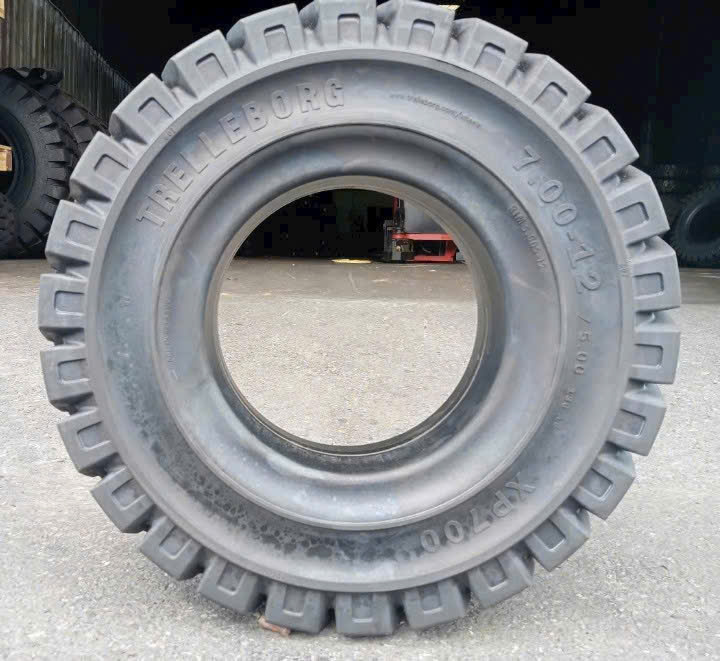 Lốp đặc xe nâng 700-12 Trelleborg
