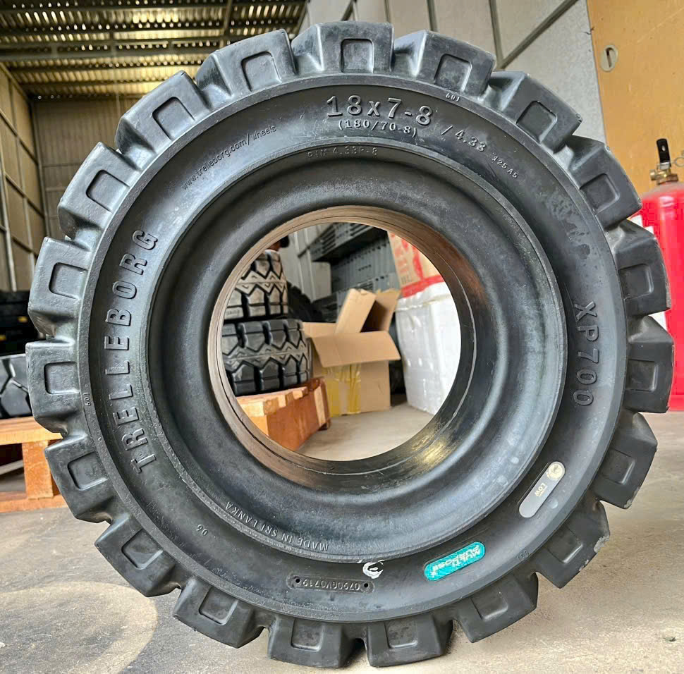 Lốp đặc xe nâng 18x7-15 Trelleborg