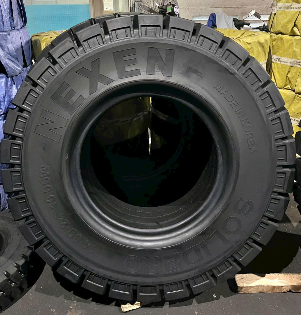 Lốp đặc xe nâng 1400-24 Nexen