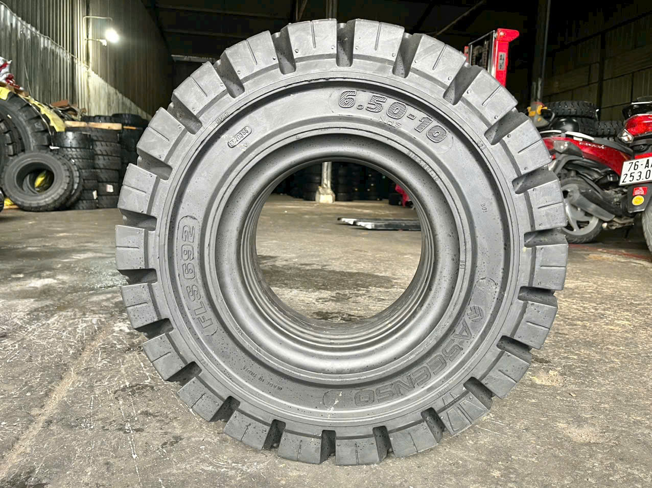 Lốp đặc xe nâng 650-10 ASCENDO