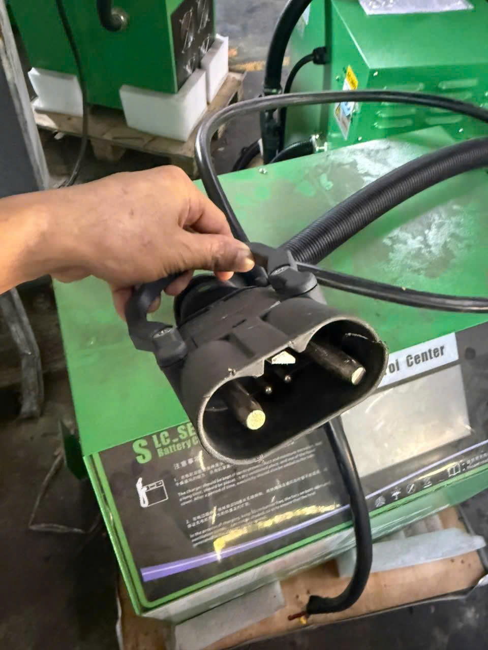 Giắc cắm sạc 5 chân xe nâng điện Hangcha