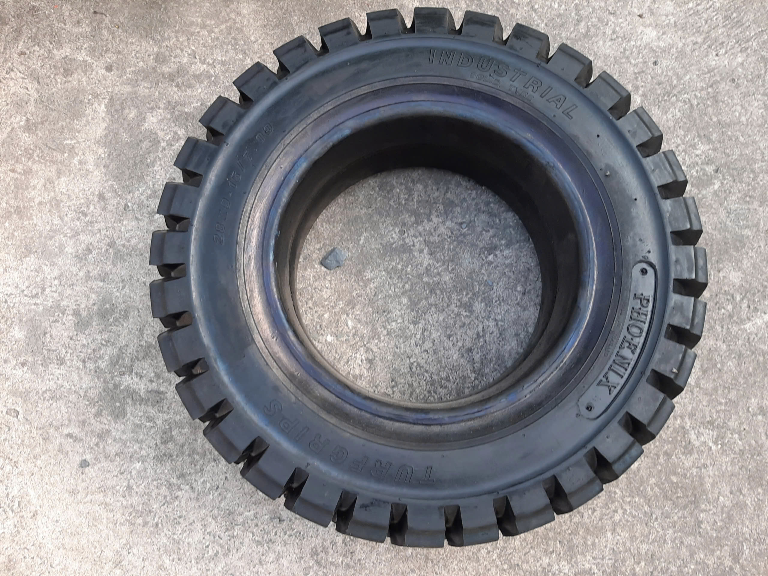 Lốp đặc xe nâng 28x9-15 Phoenix
