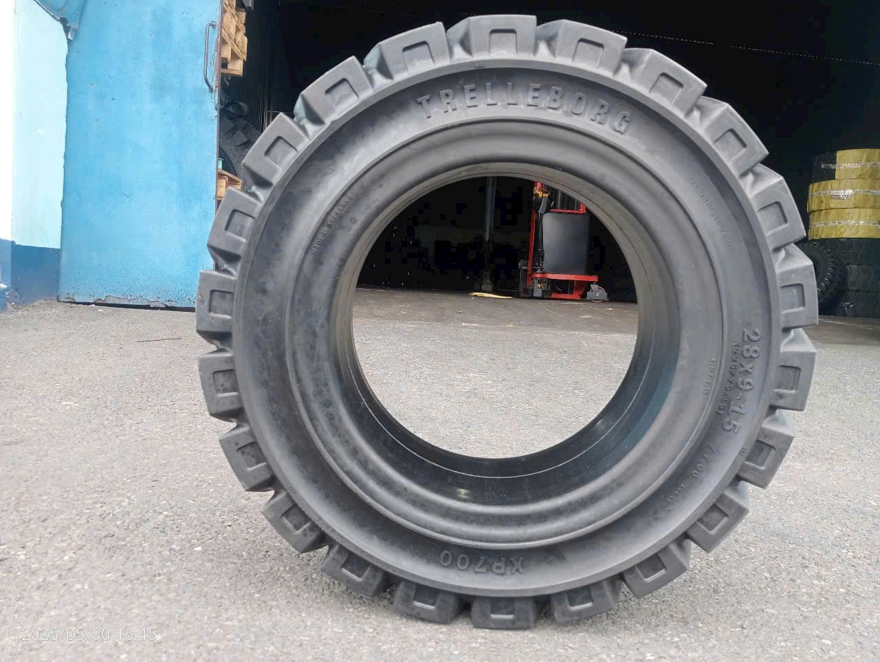 Lốp đặc xe nâng 28X9-15 Trelleborg