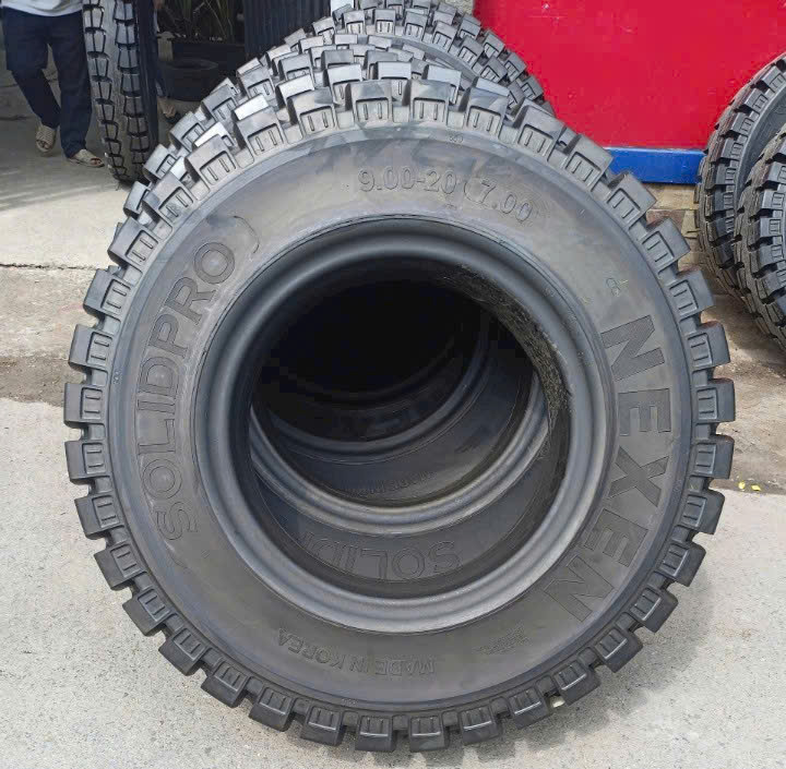 Lốp đặc xe nâng 900-20 Nexen