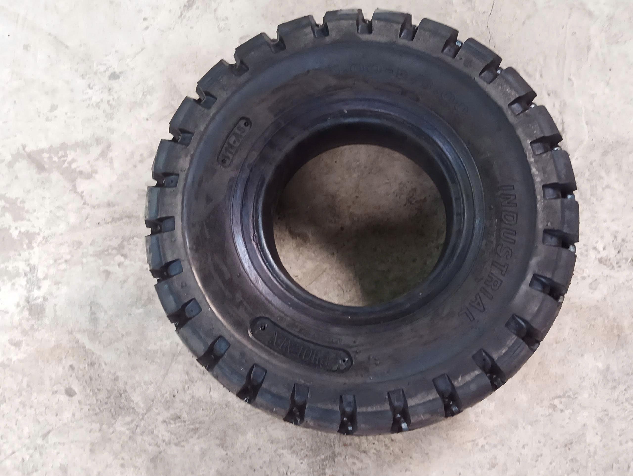 Lốp đặc xe nâng 500-8 Phoenix