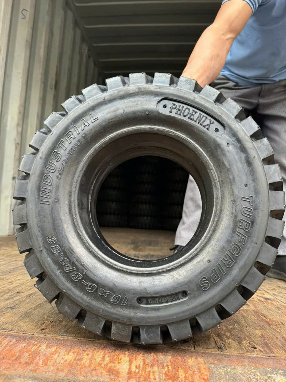Lốp đặc xe nâng 16x6-8 Phoenix