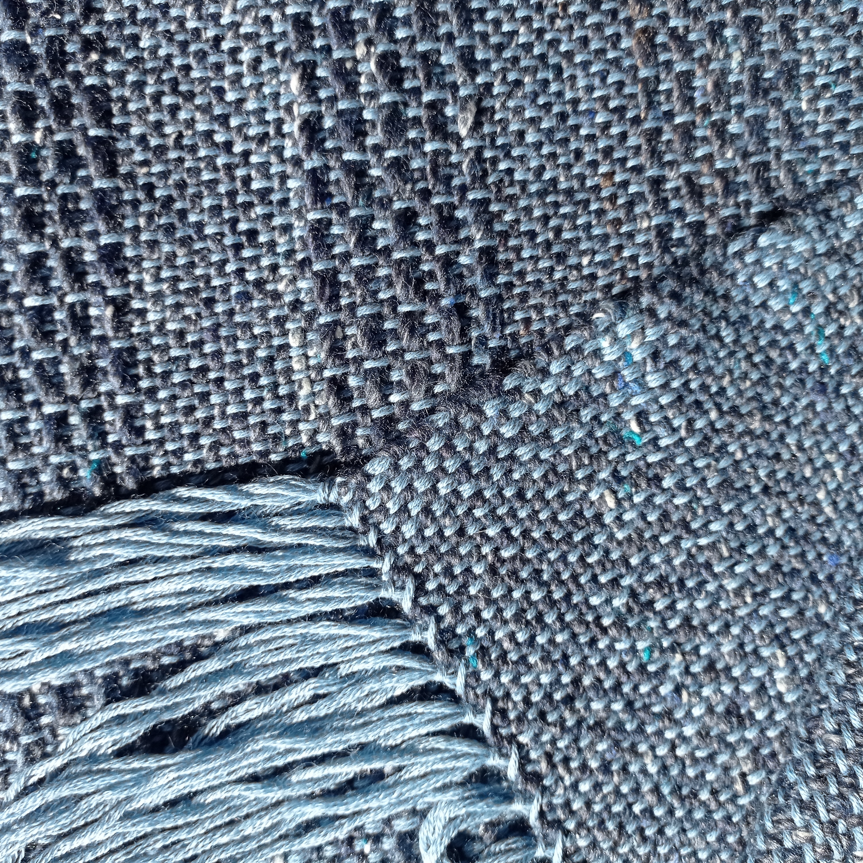 Echarpe bleue avec soie