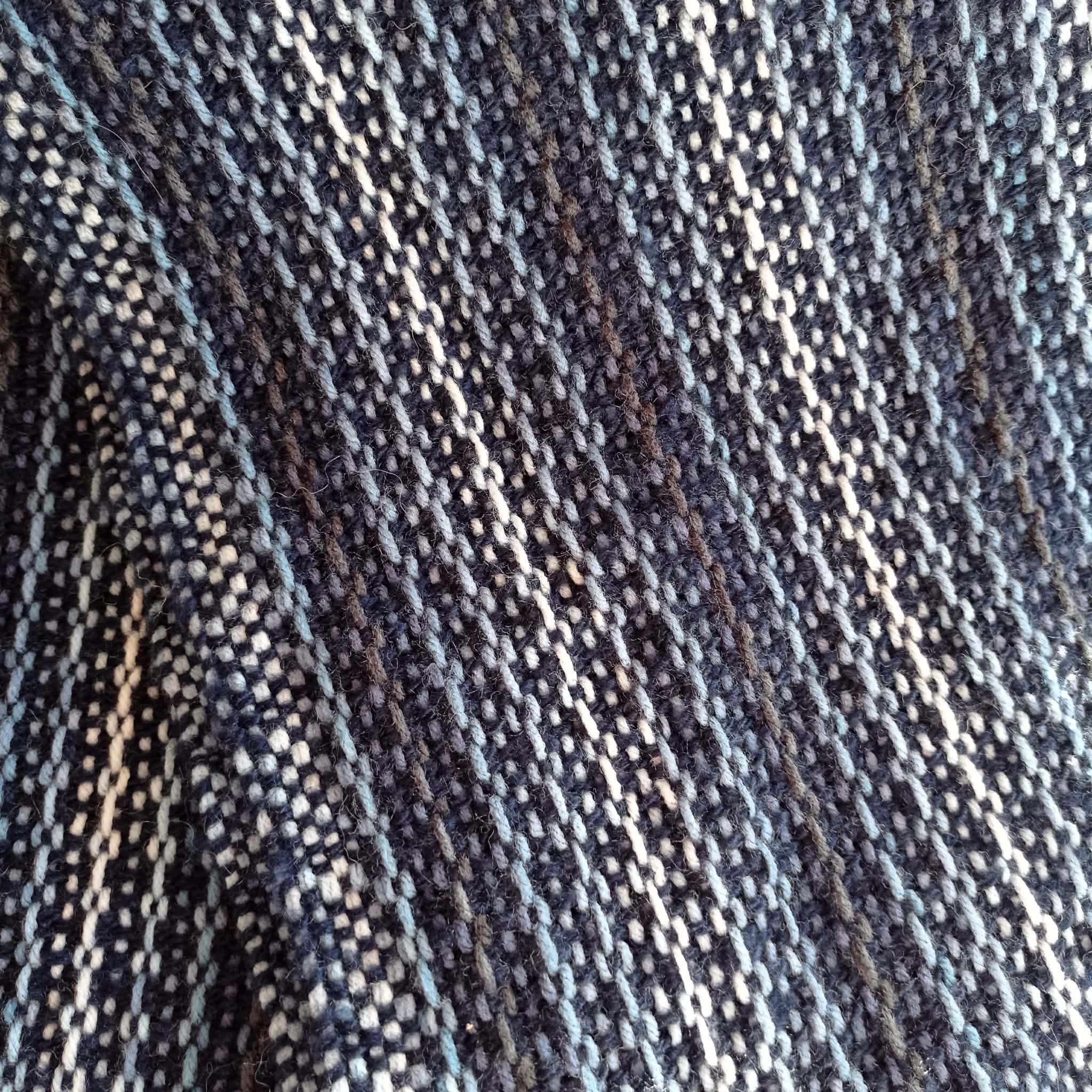 Echarpe tissée main bleue 