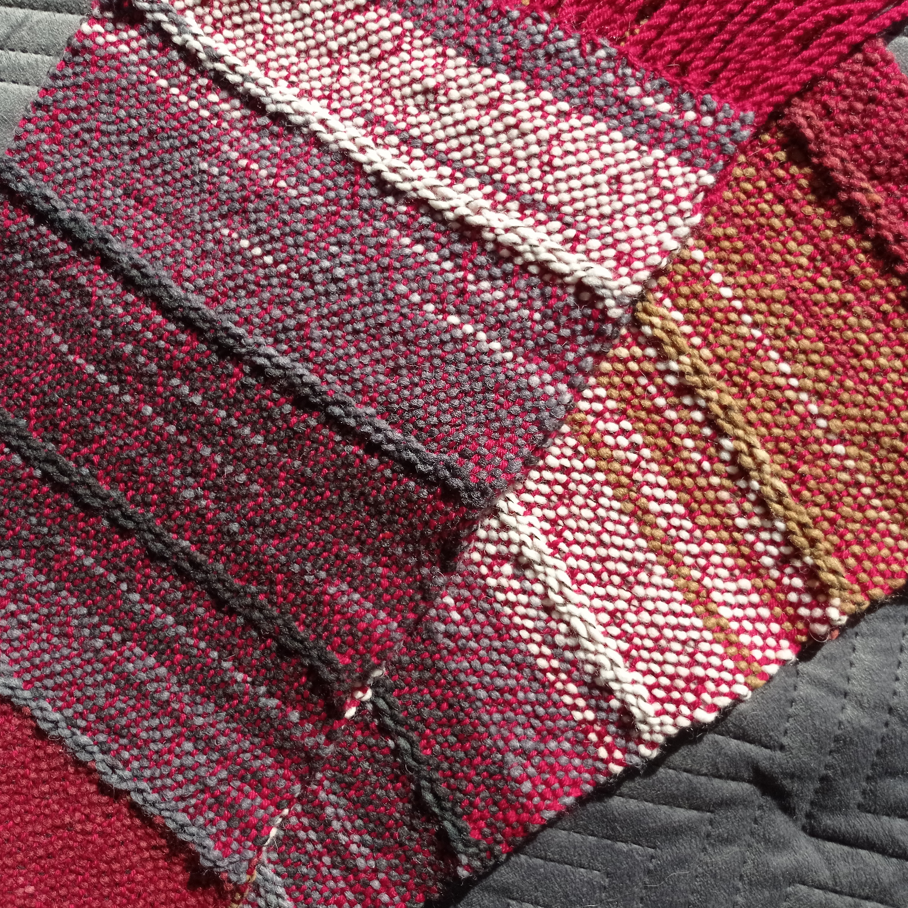 Echarpe rouge noire et dégradés