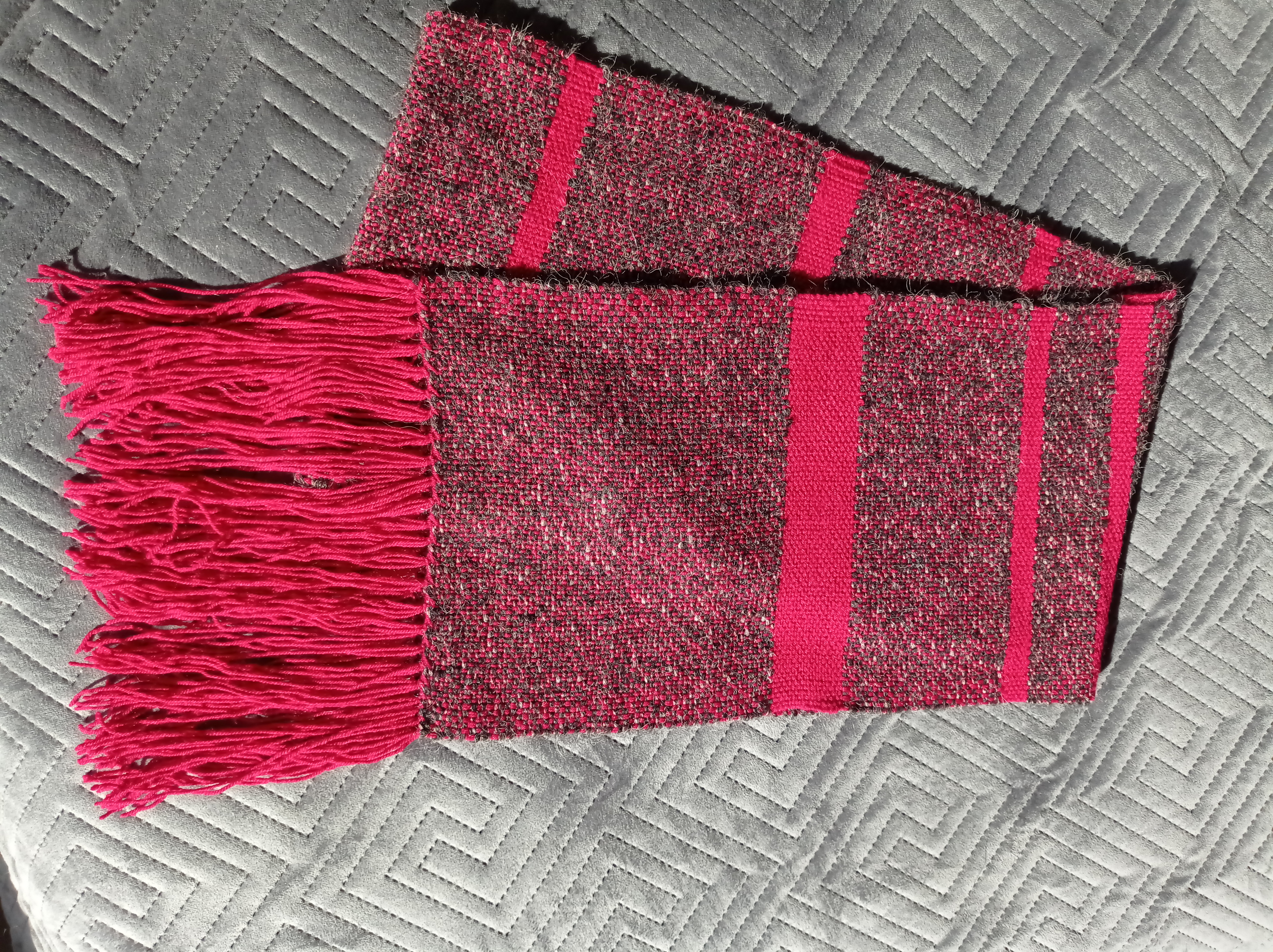 Echarpe rouge et noire