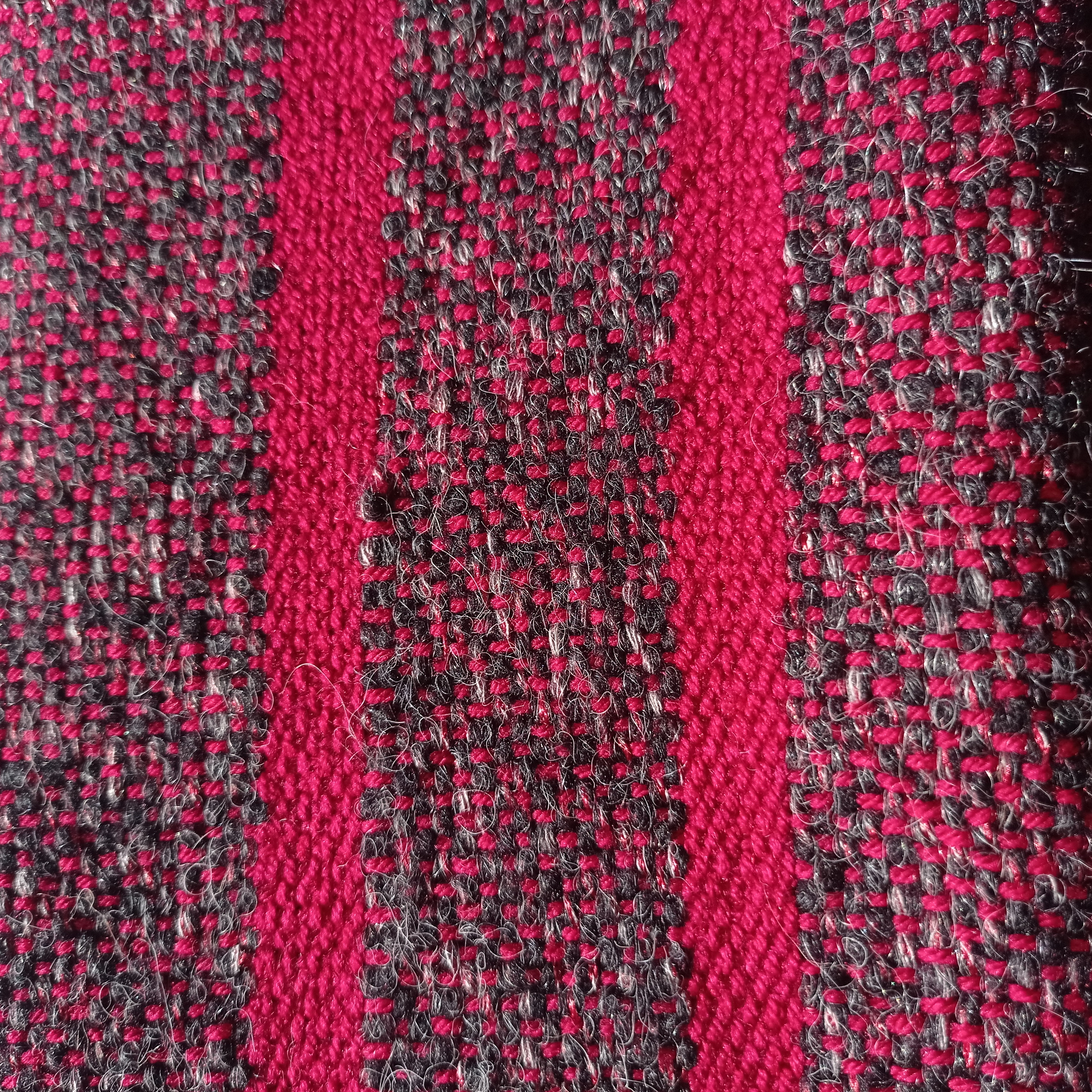 Echarpe rouge et noire