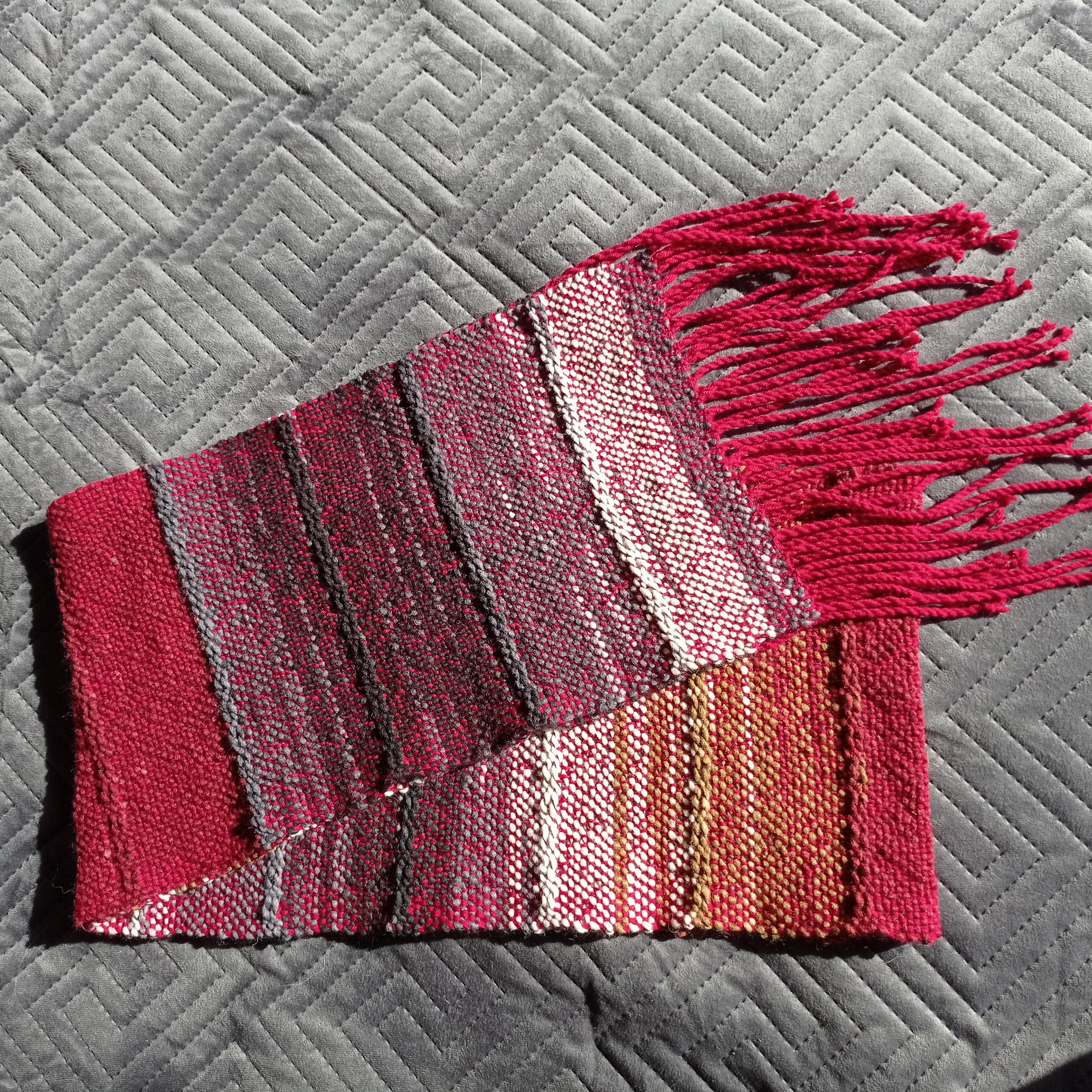 Echarpe rouge noire et dégradés