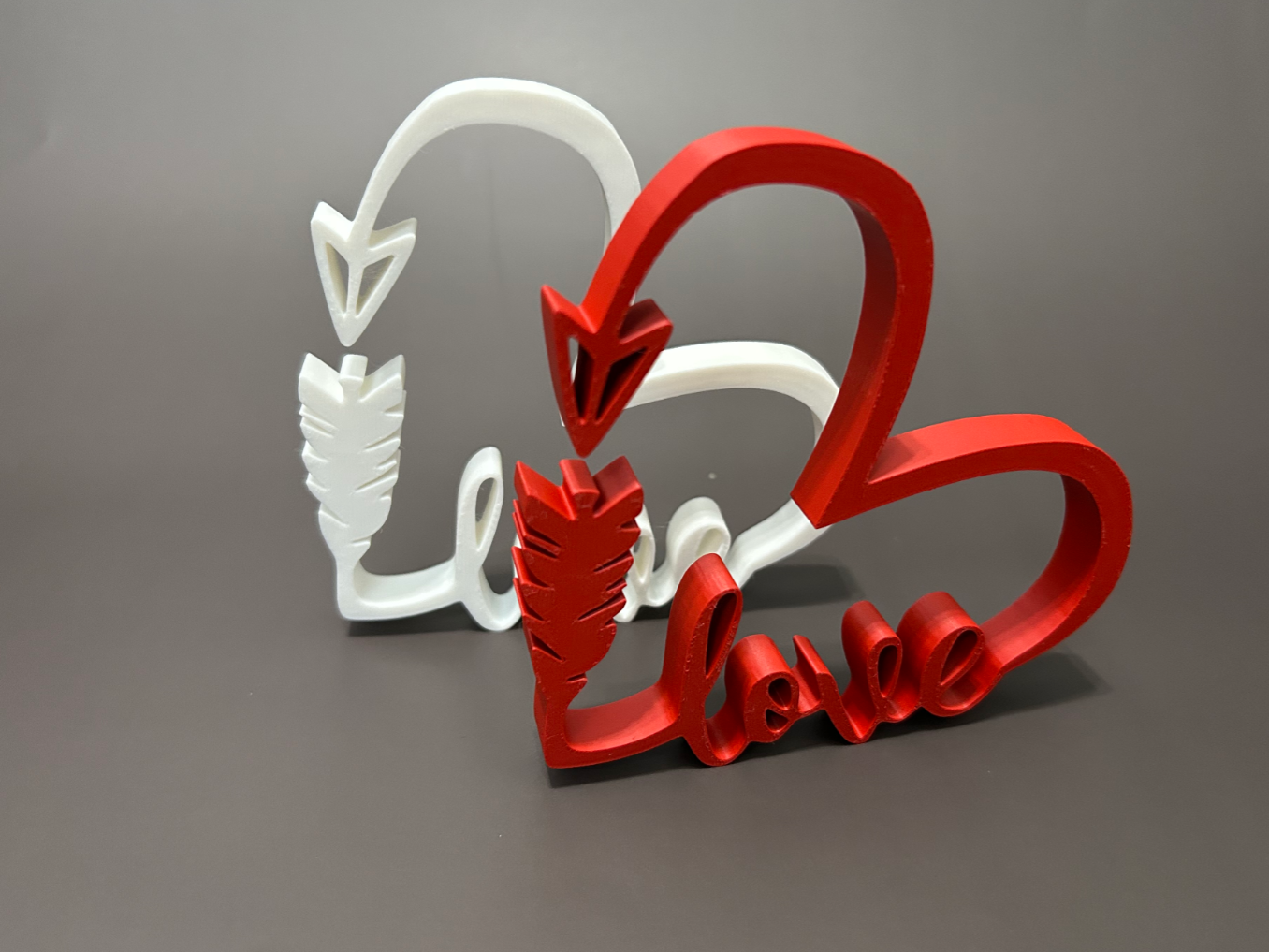 Escultura Decorativa de Coração e Flecha