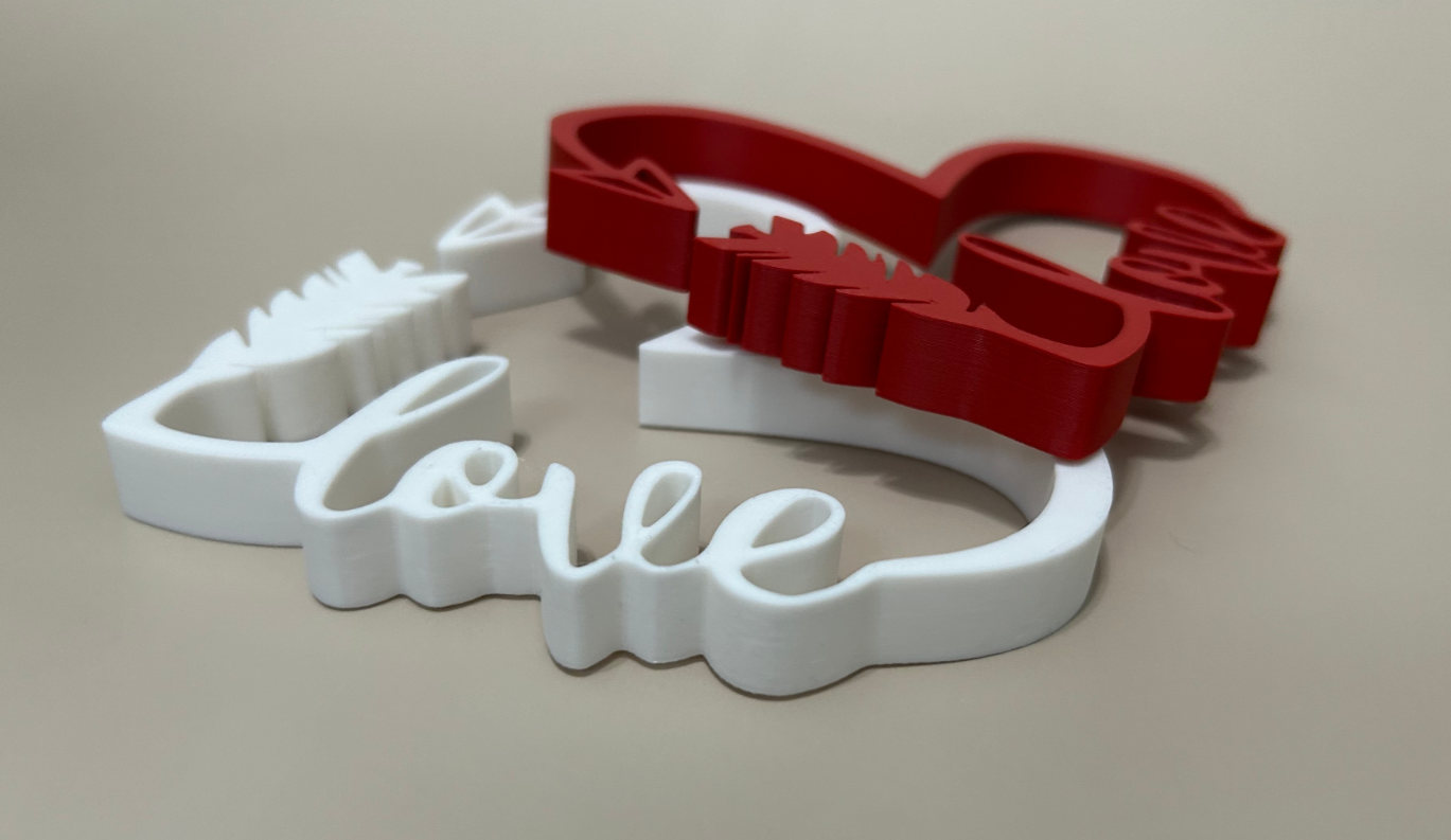 Escultura Decorativa de Coração e Flecha