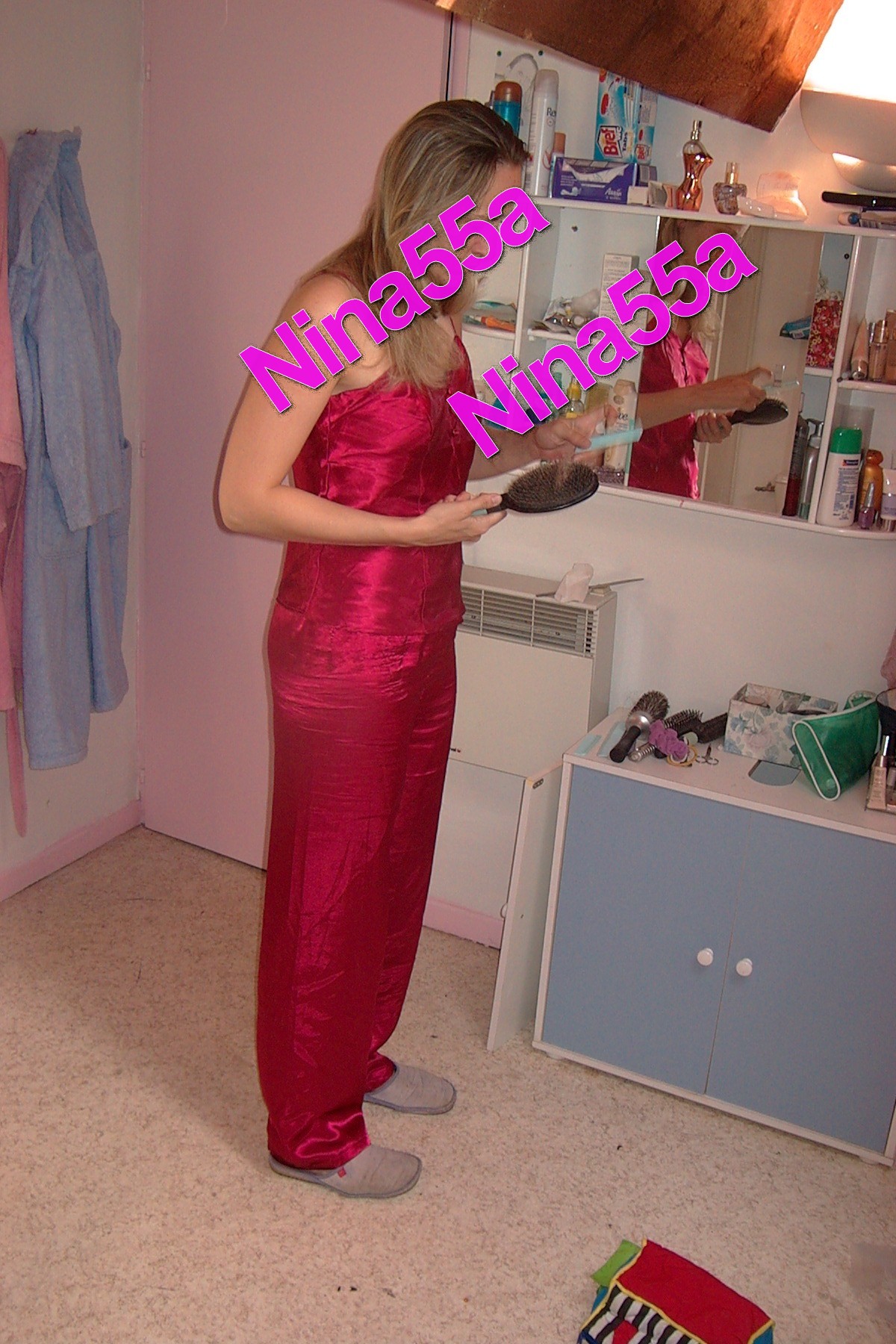 Nina Reality N°24  2 octobre 2004 11 photos format 10X15