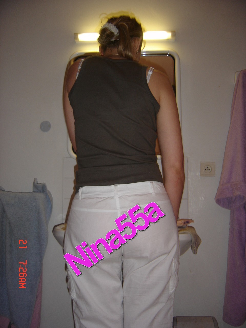 Nina Reality N°144  21 mai 2005 11 photos format 10X15