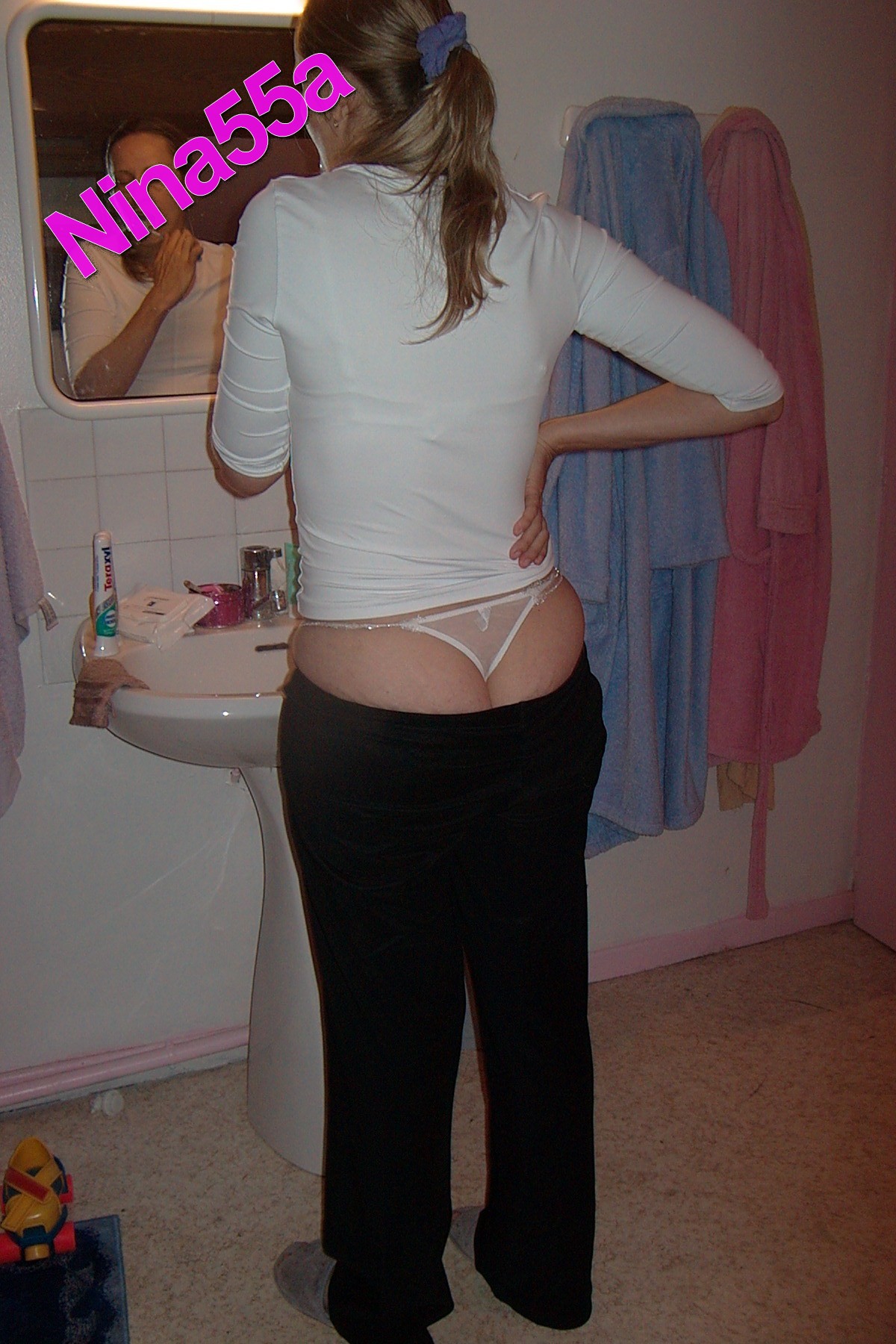 Nina Reality N°23  128 septembre 2004 8 photos format 10X15