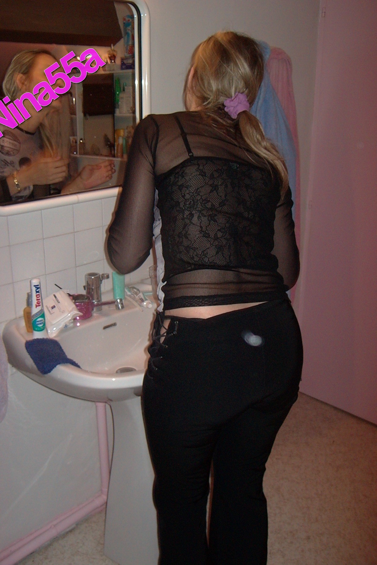 Nina Reality N°143  20 septembre 2004 16 photos format 10X15