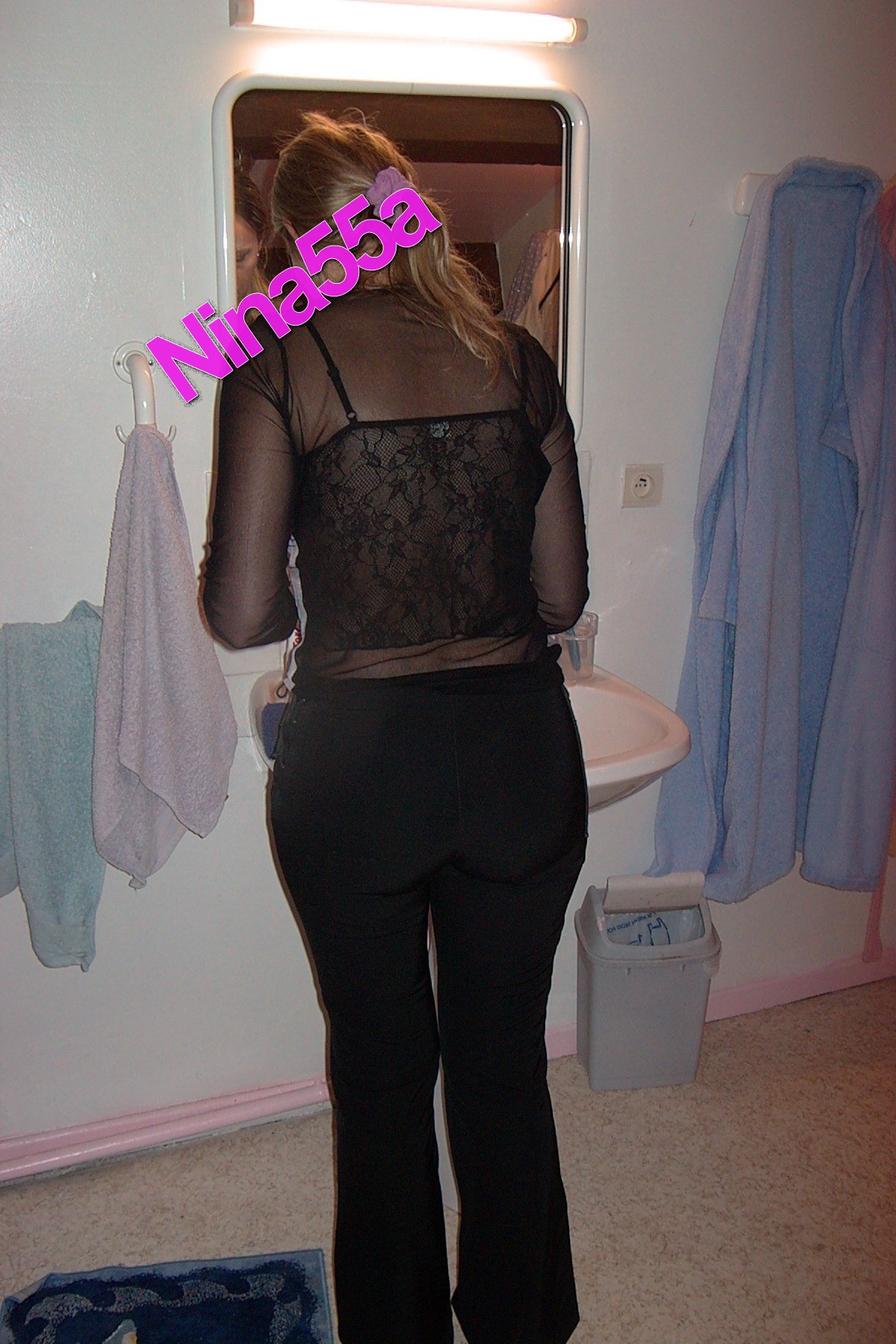 Nina Reality N°143  20 septembre 2004 16 photos format 10X15