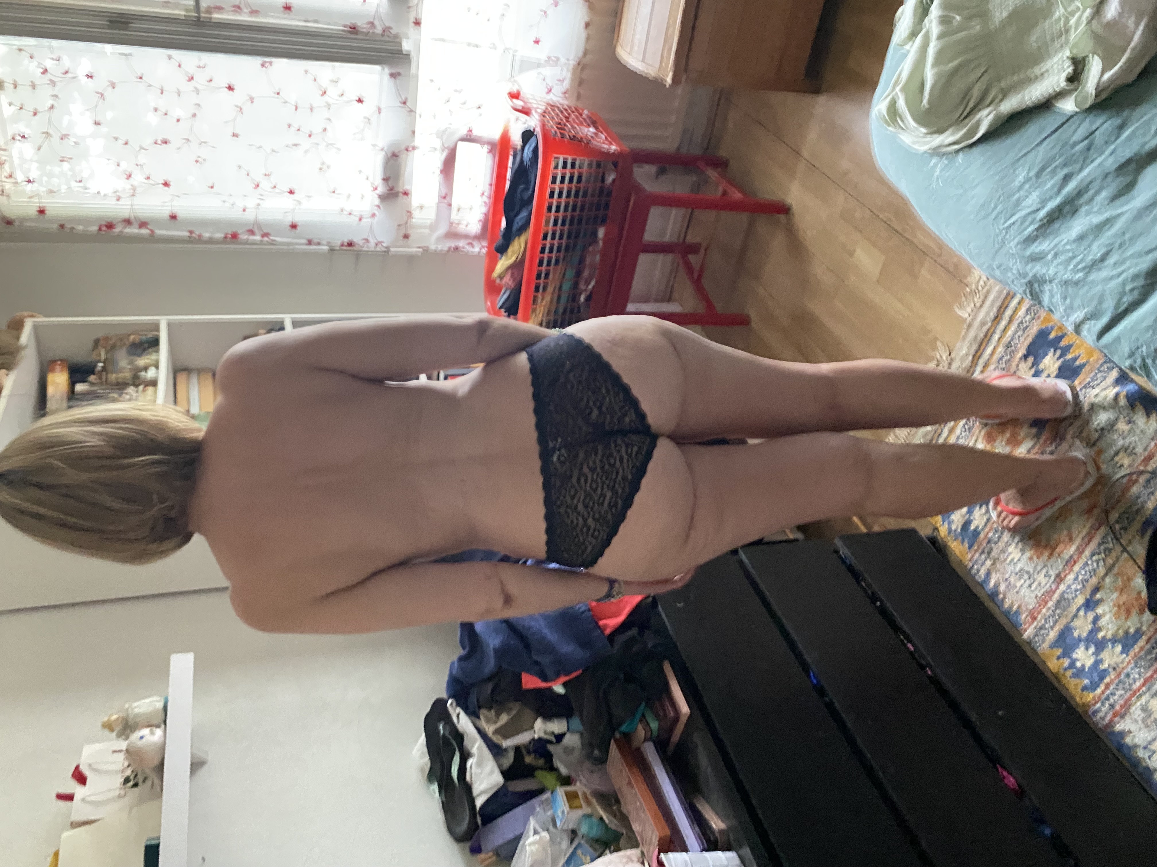 Je vous propose ma culotte, portée sept journées, juste pour vous.