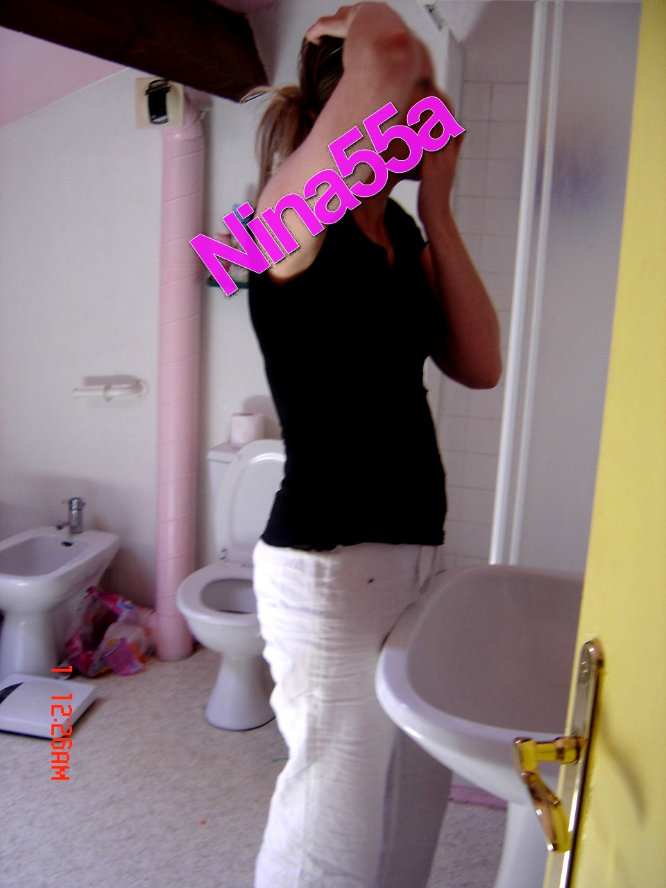 Nina Reality N°101  1 juin 2005 21 photos format 10X15