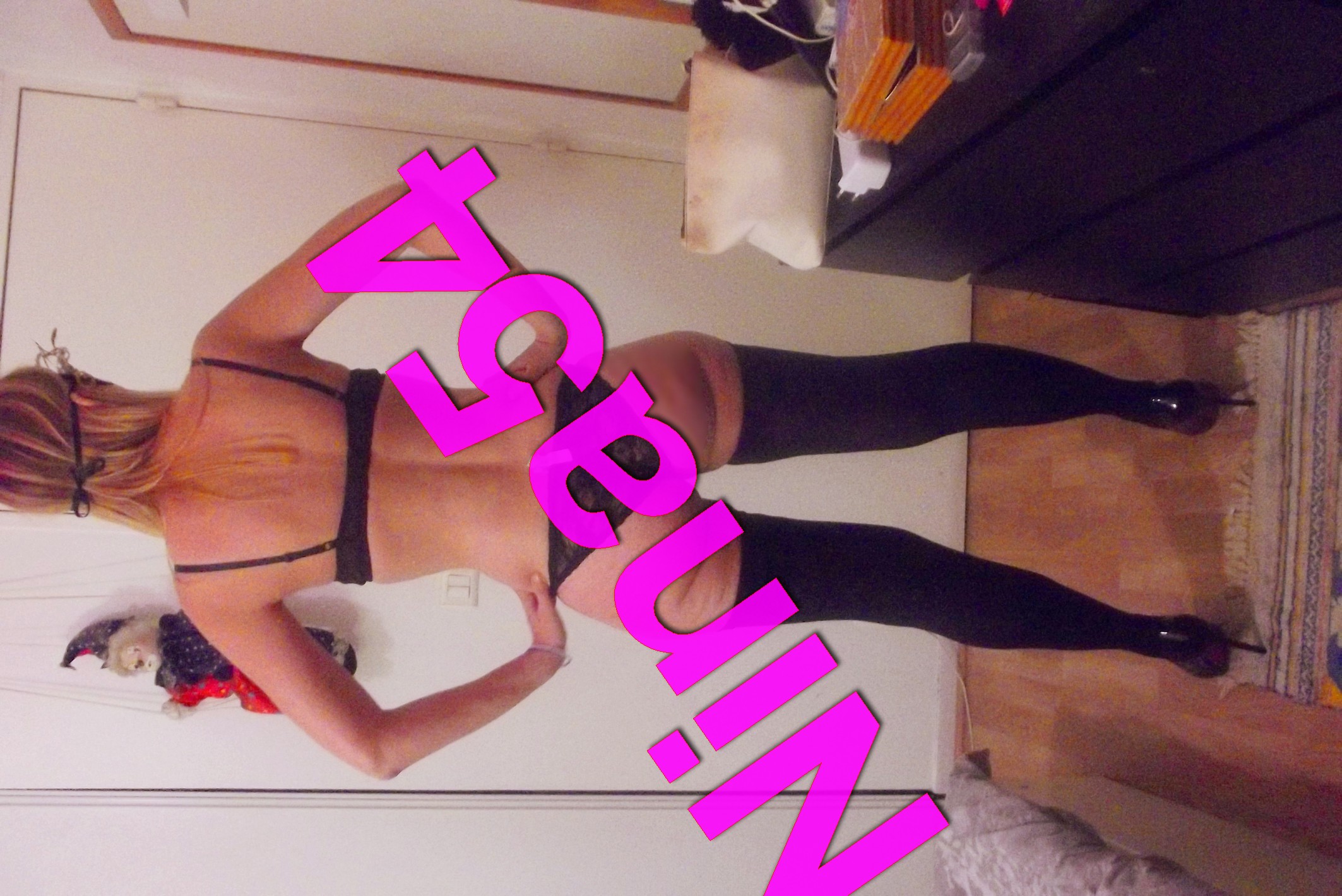 Nina Reality, série 9 photos, 2015, poses imposées.