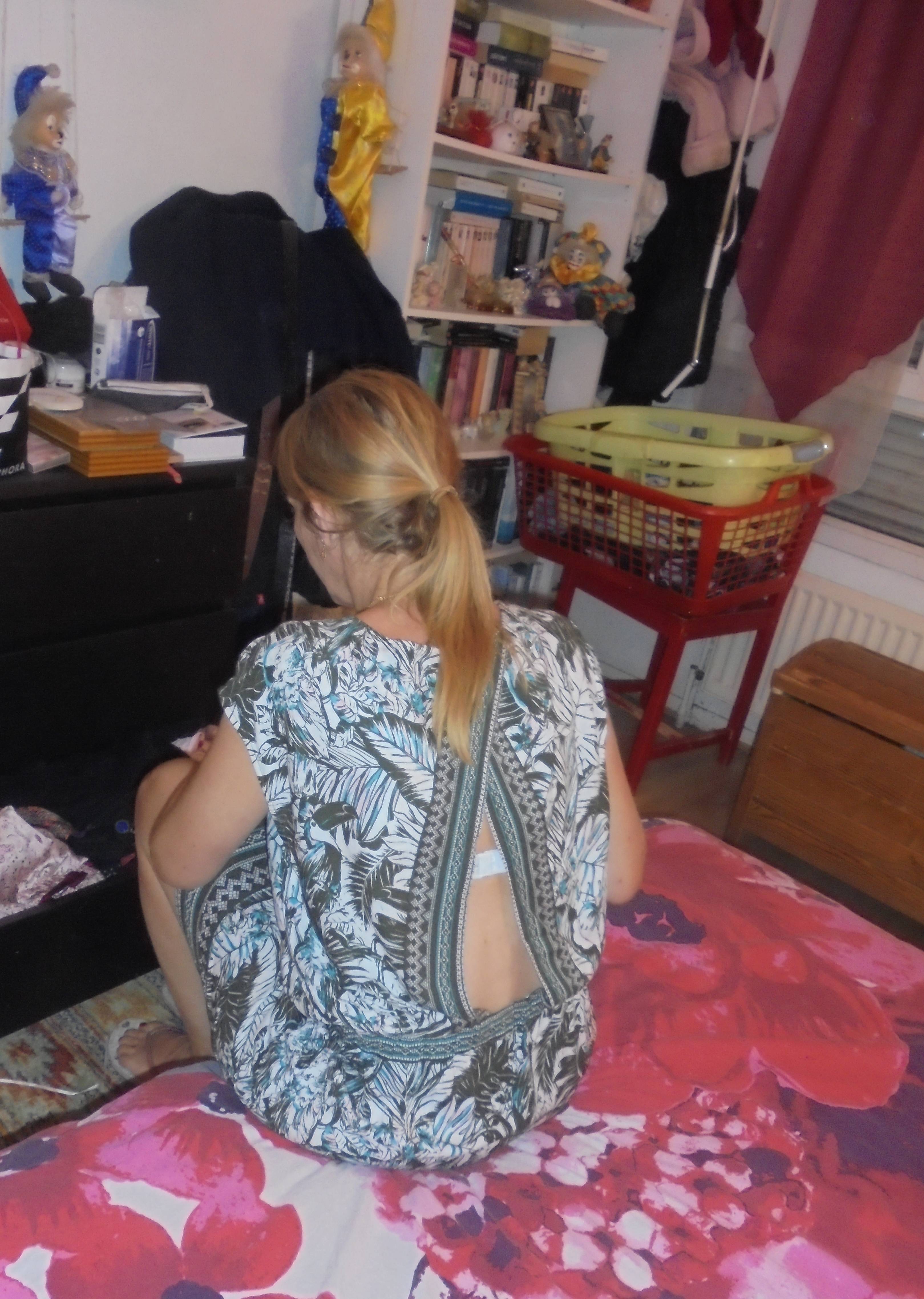 Je vous propose mon string, porté une semaine, juste pour vous.