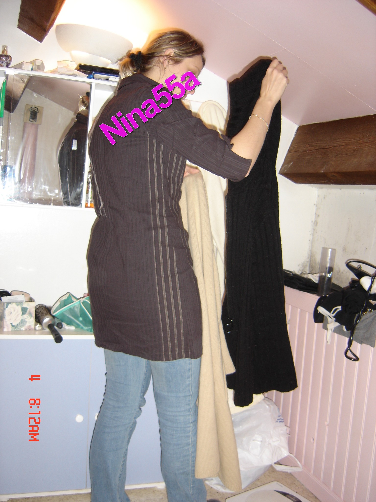 Nina Reality N°17  4 janvier 2005 18 photos format 10X15