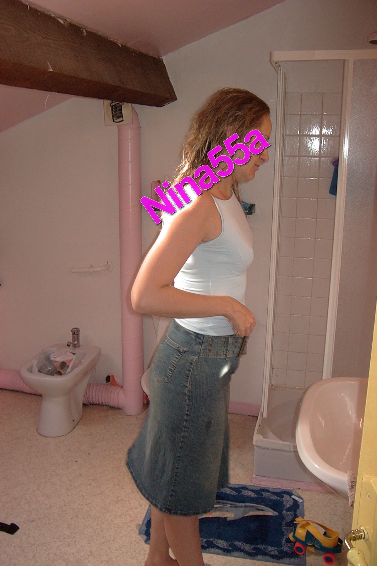 Nina Reality N°25  2 octobre 2004 27 photos format 10X15